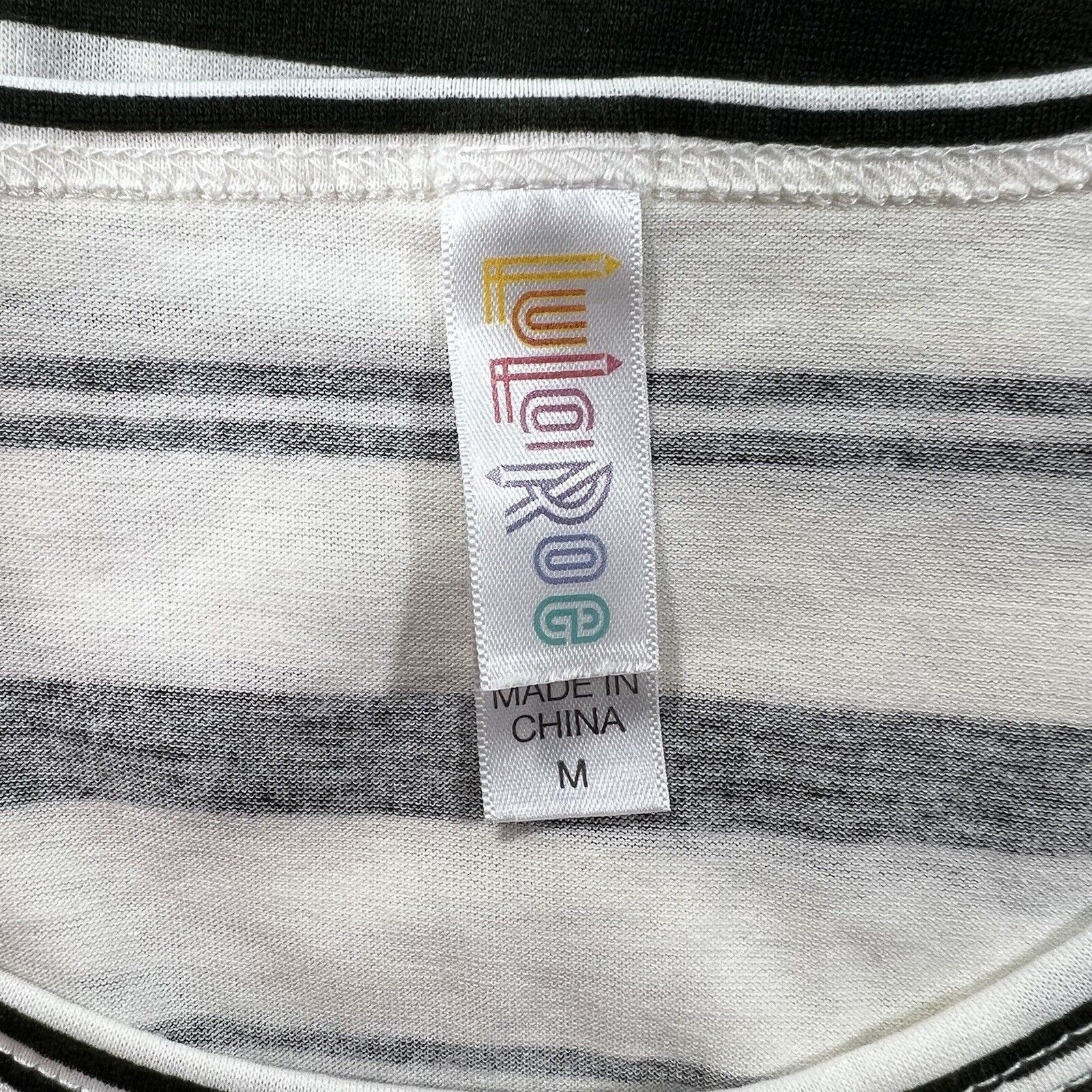 Other LuLaRoe Lynnae Green White Stripe Long Sleeve Pullover Top Size M / US 6-8 / IT 42-44 - 3 Thumbnail