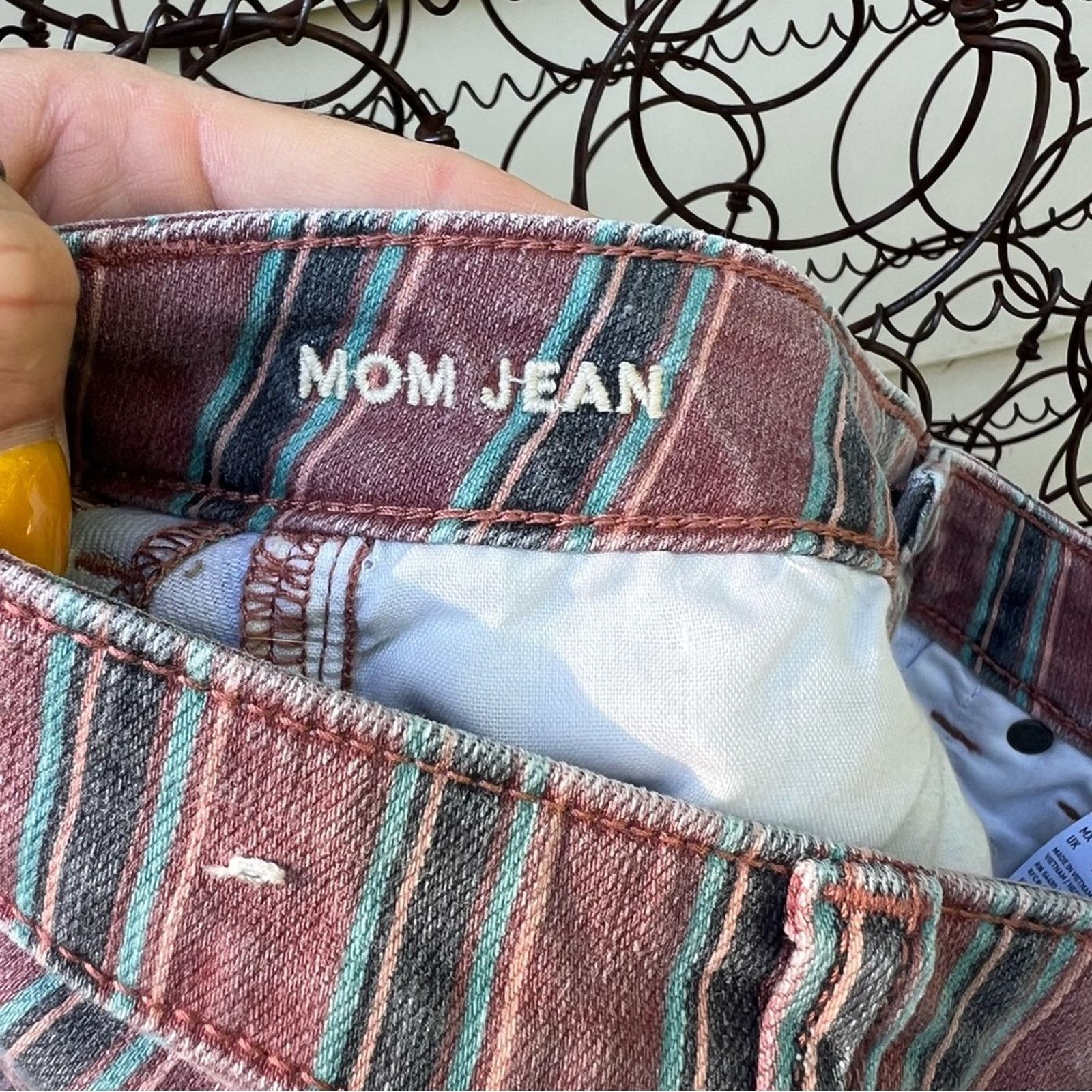 American Eagle Outfitters American Eagle Mom Jean Stretch Red Blue Railroad Stripe Size 25" / US 0 / IT 36 - 5 Thumbnail