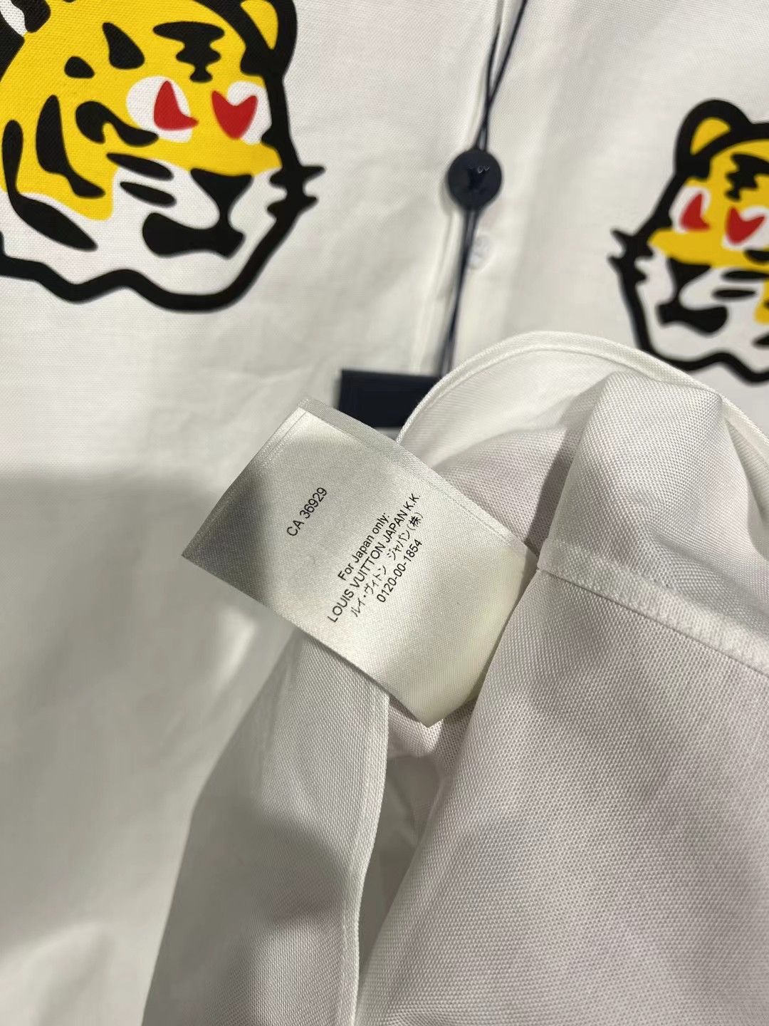 LV x NIGOコラボ Embroidered Long-Sleeved Shirt 関税込 Louis Vuitton × Nigo LOUIS VUITTON X NIGO GRAPHIC PRINT LONG