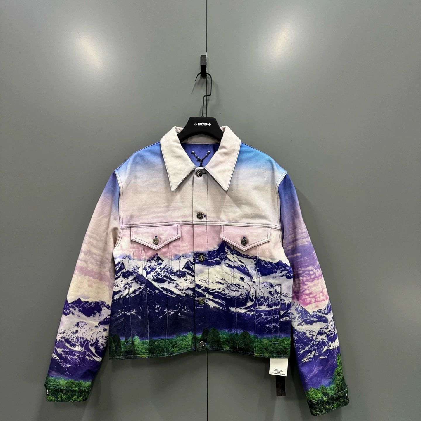 Louis Vuitton louis vuitton scenic denim jacket for men Size US L / EU 52-54 / 3 - 1 Thumbnail