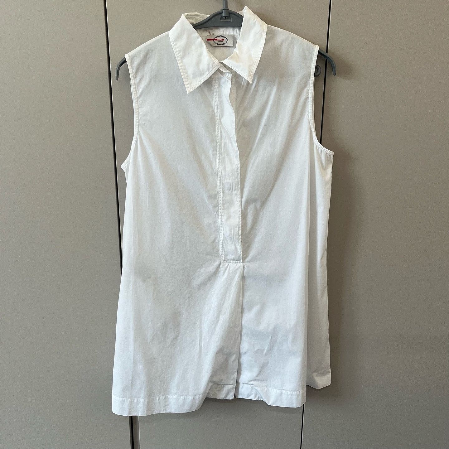 Prada Prada White Sleeveless Collared Button Up Blouse Size 40 Size S / US 4 / IT 40 - 1 Thumbnail