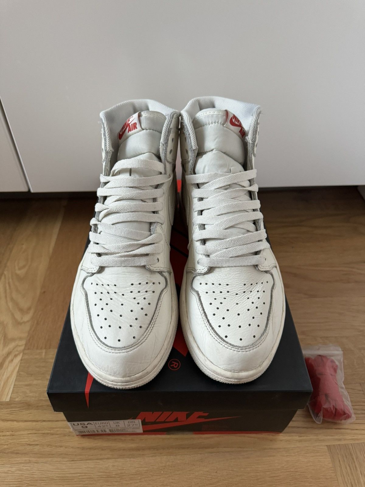 Jordan Brand × Nike Nike Air Jordan 1 High OG Sail / University Red Size US 9 / EU 42 - 2 Thumbnail