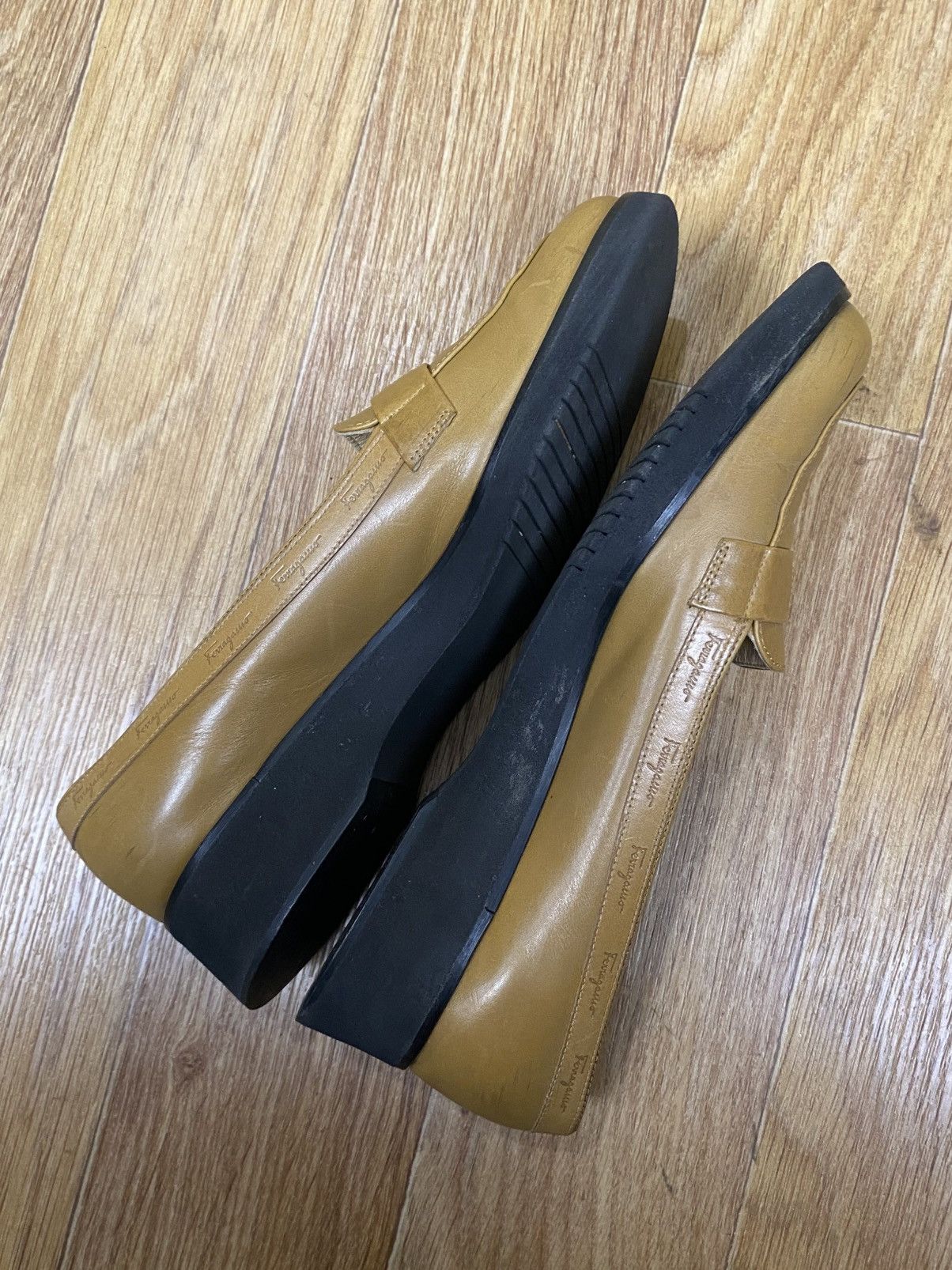 Salvatore Ferragamo Salvatore Ferragamo Beige Leather Loafers Monogram Lettering Size US 6.5 / IT 36.5 - 9 Thumbnail