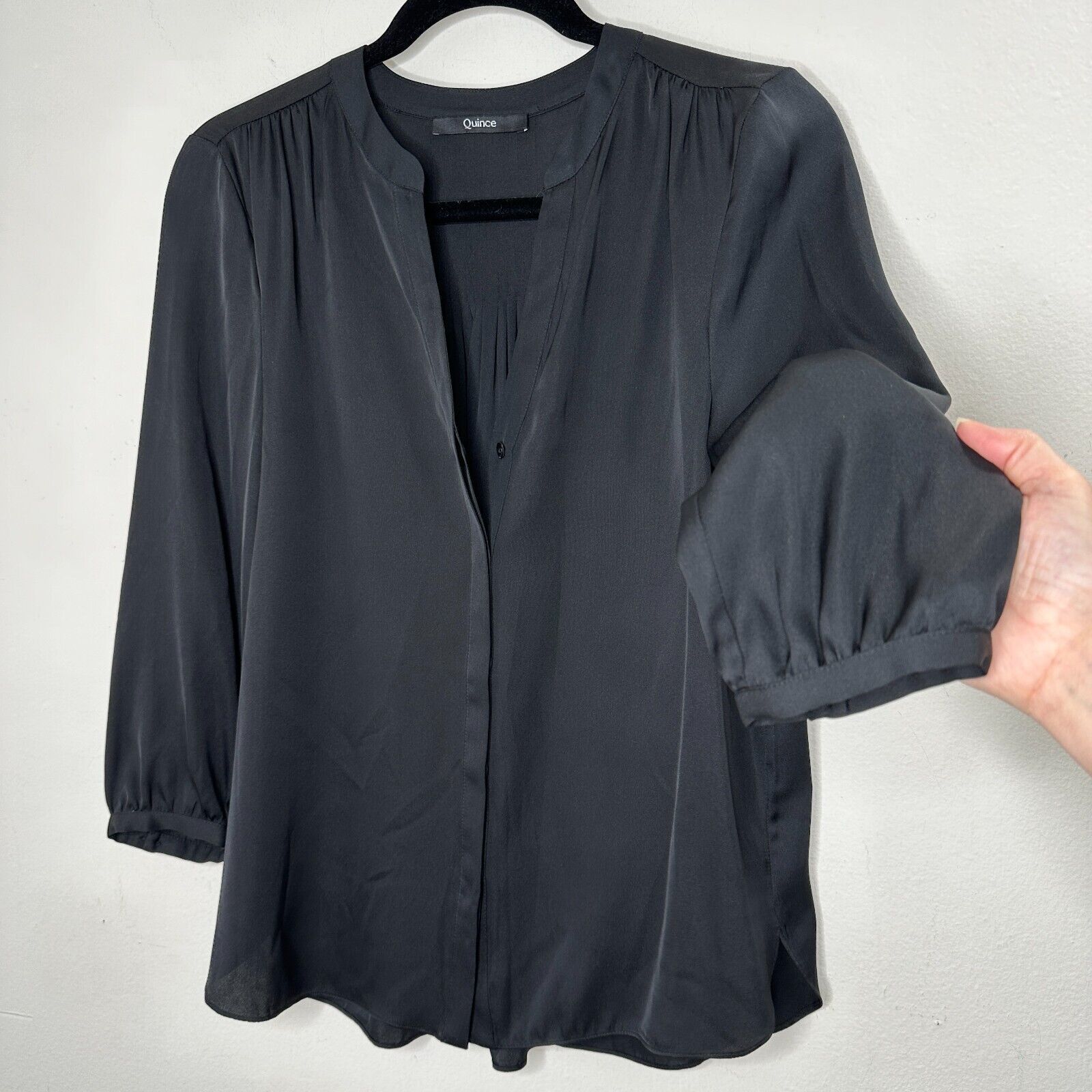 Quince Quince Washable Silk VNeck Button 3/4 Sleeve Pleated Back XS Size XS / US 0-2 / IT 36-38 - 8 Thumbnail
