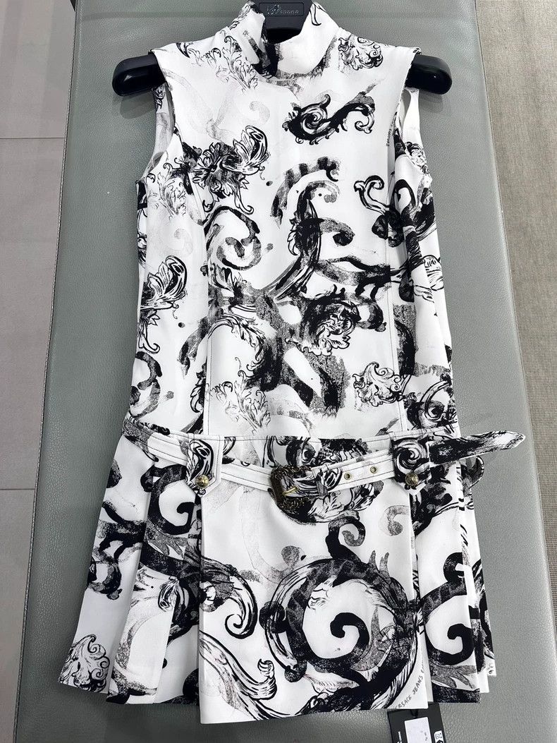 Versace Versace Low-waisted dress Size M / US 6-8 / IT 42-44 - 1 Thumbnail