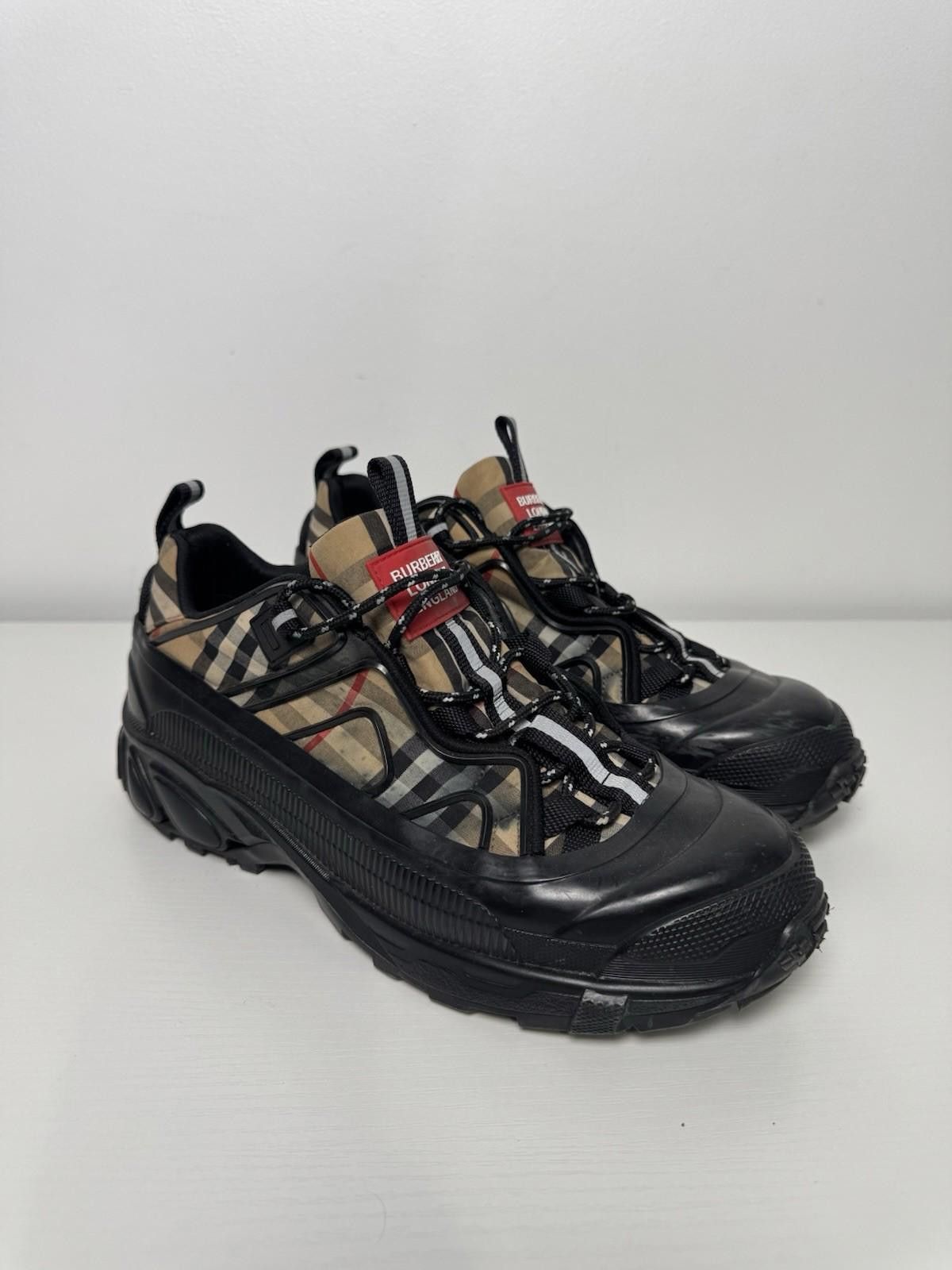 Other Burberry Arthur Low Check Sneakers Black Beige SZ 42 Size US 9 / EU 42 - 1 Thumbnail