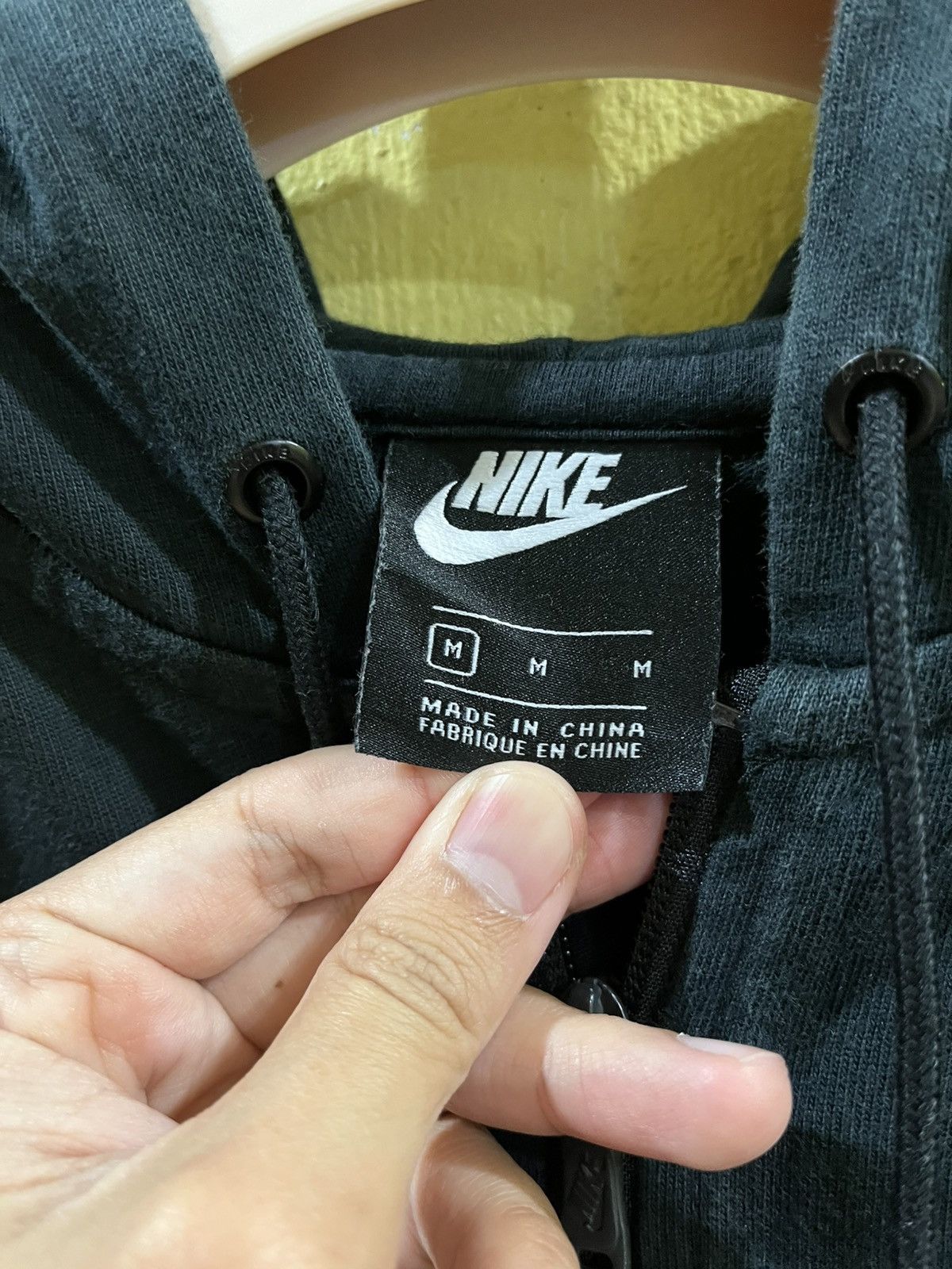 Nike vintage Nike ACG Therma-Fit fleece zip-up hoodie in black Size M / US 6-8 / IT 42-44 - 5 Thumbnail
