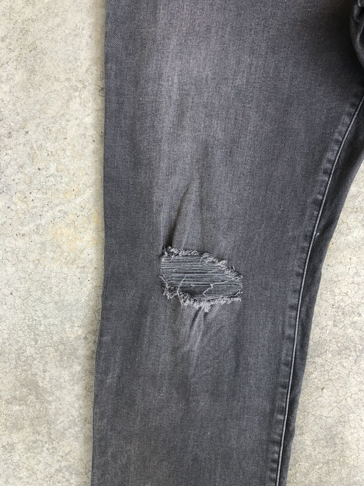 GU × Undercover Undercover x Gu Distressed Slim Jeans Size US 33 - 8 Thumbnail