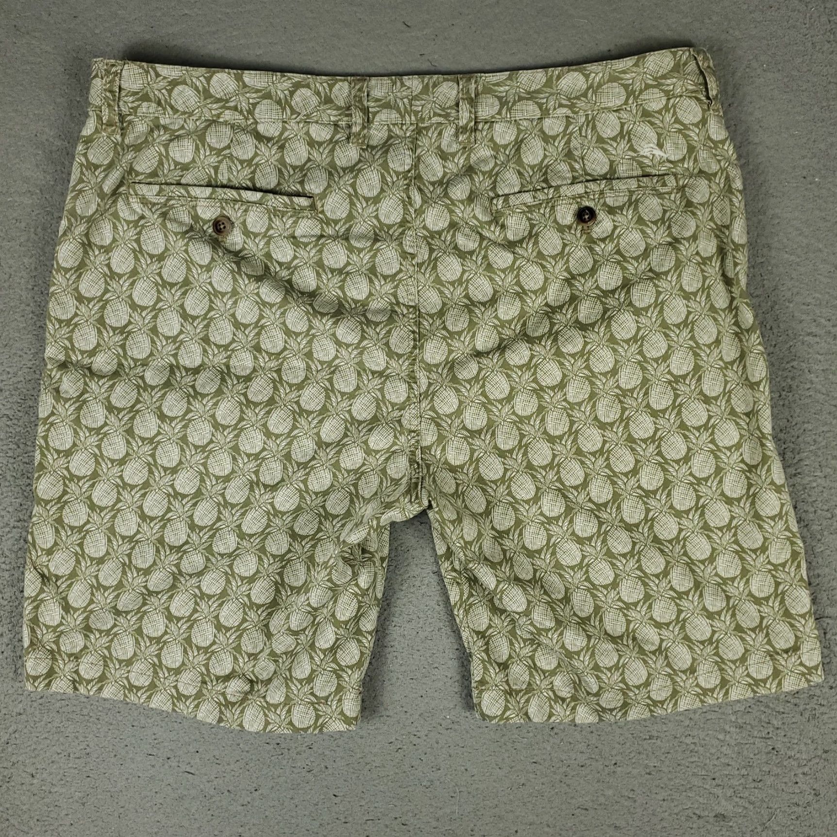 Tommy Bahama Tommy Bahama Shorts Mens 38 Green Pineapple Print Cotton Blend Flat Front Chino Mens Regular Slimless? Size US 38 / EU 54 - 7 Thumbnail