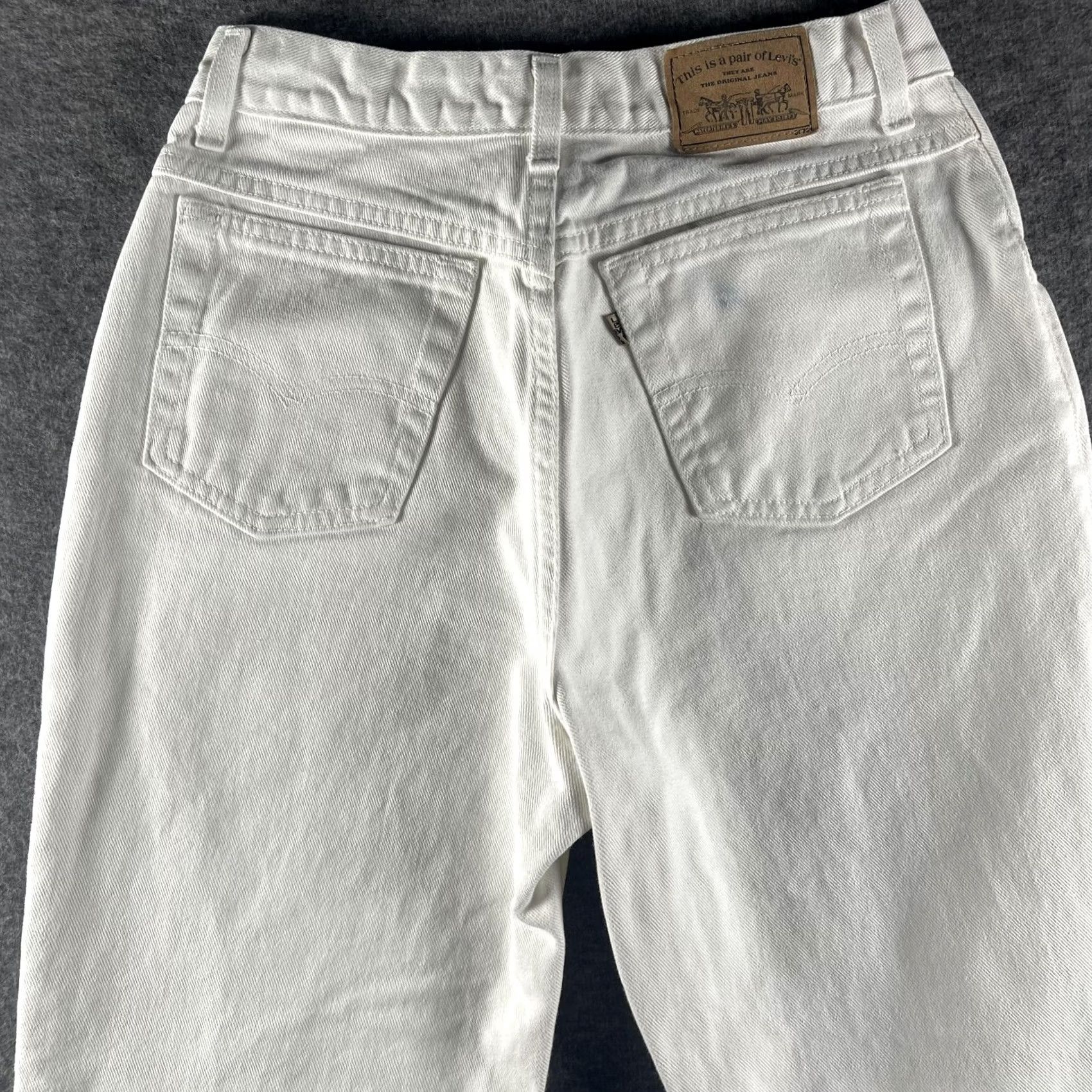 Levi's VINTAGE Levi's 900 Series Jeans Womens White High Rise Tapered 11 Inseam 30.5 in 100% Cotton Denim USA Made 27W 5-Pocket Zip Fly Womens Jeans Size 32" / US 10 / IT 46 - 4 Thumbnail