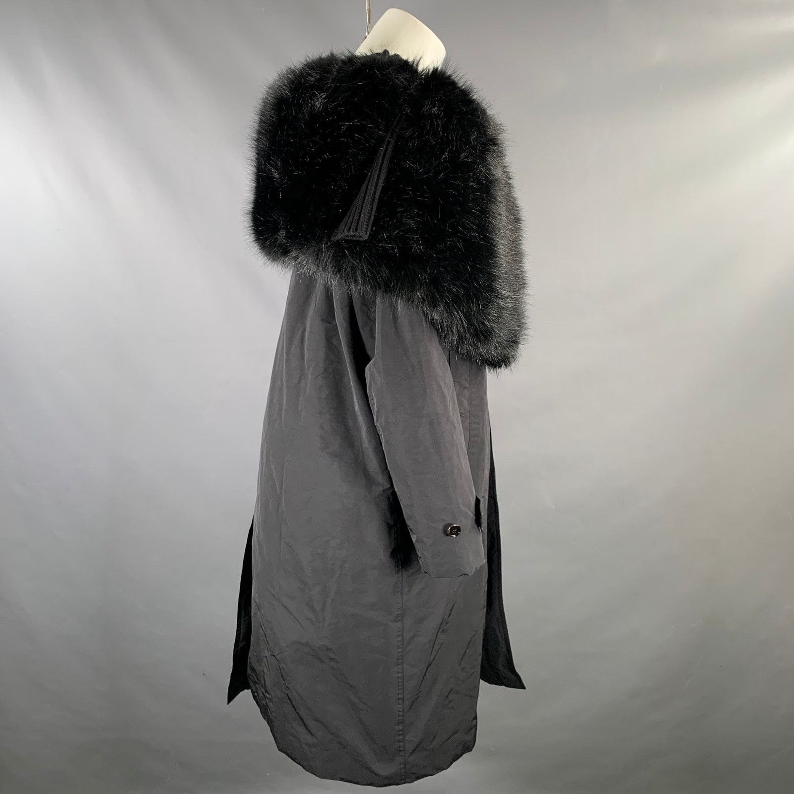 Burberry BURBERRY FW22 Black Textured Polyamide Off-Shoulder Coat Size US XXS / EU 40 - 3 Thumbnail