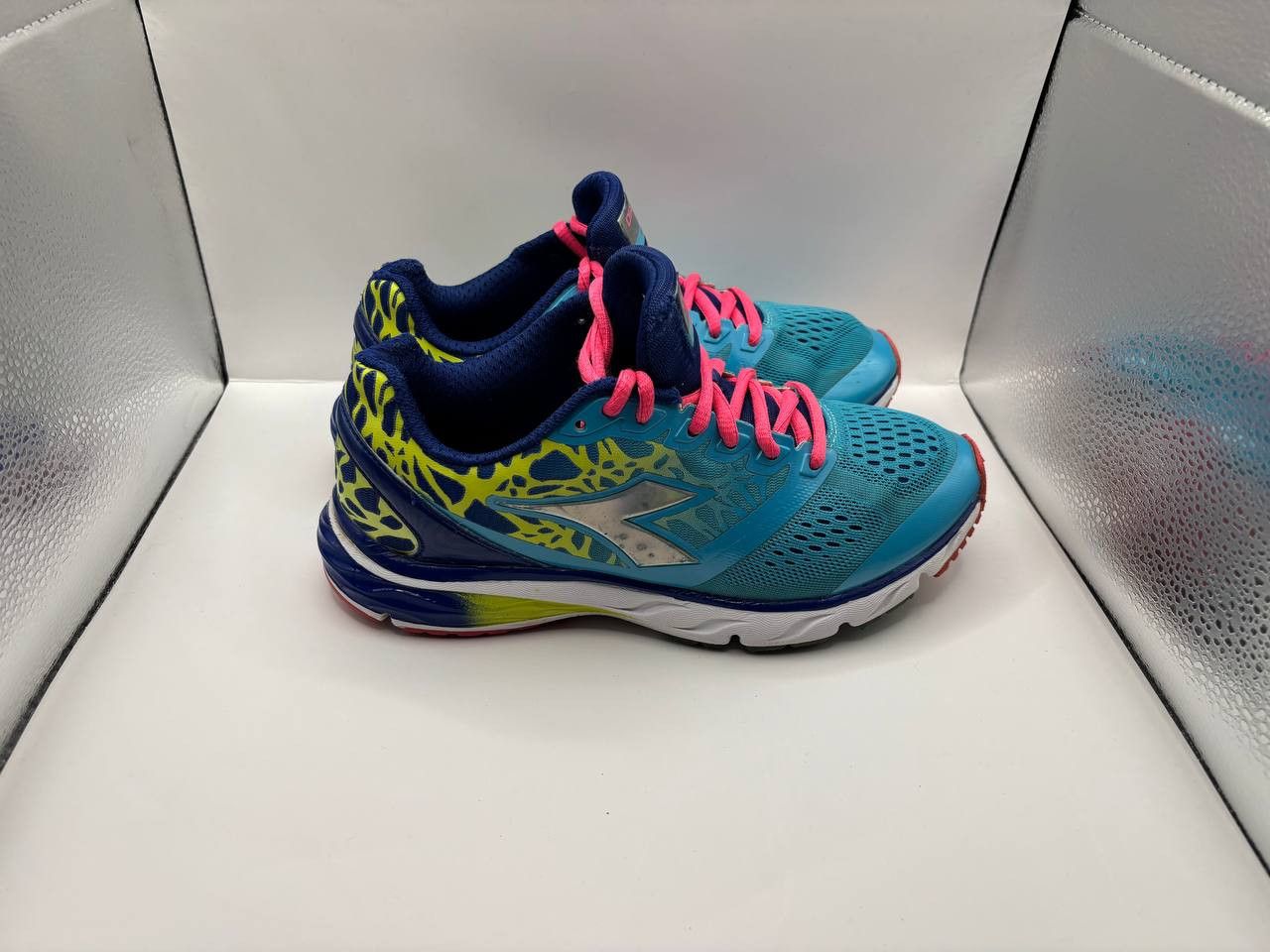 Diadora Diadora Mythos Blushield Running Sneakers - Neon Accents Size US 6 / IT 36 - 1 Thumbnail