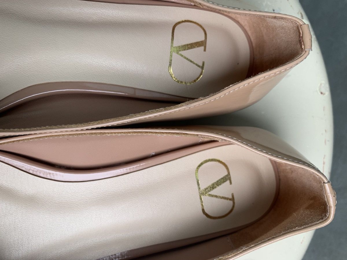Valentino V Logo Pointed Patent Leather Pumps Size US 8 / IT 38 - 9 Thumbnail
