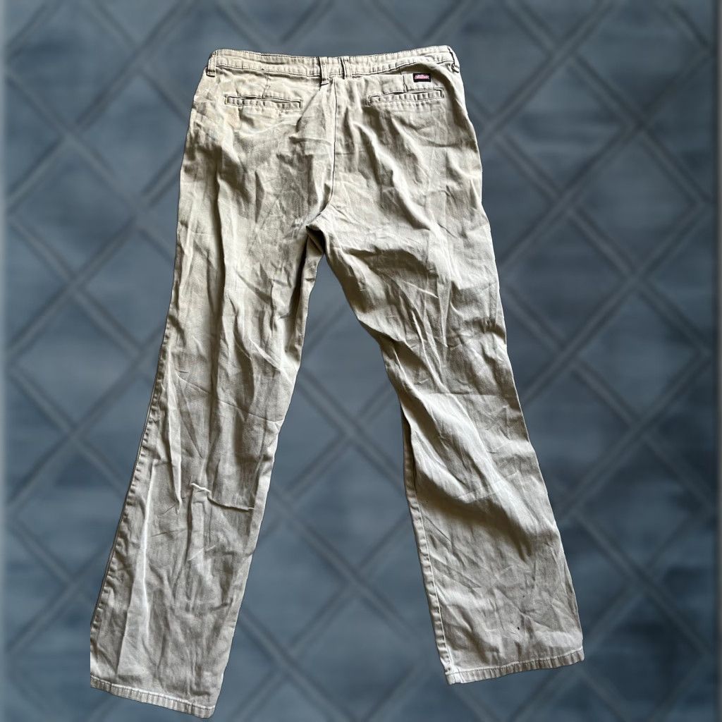 Dickies VINTAGE Dickies Relaxed Chino Pants Chino Women's Pant Regular 12 Beige Khaki Straight 90s Womens Size 34" / US 12 / IT 48 - 1 Thumbnail