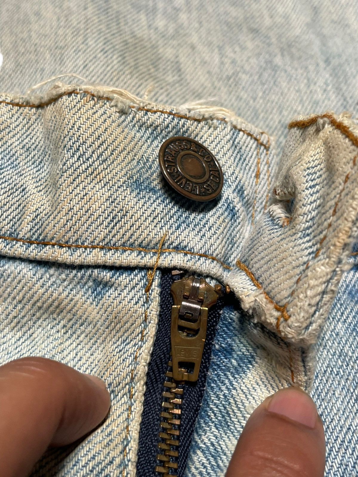 Levi's Vintage 80s Levi’s Paint Splattered Dirtied Wash Ripped Jean Size US 30 / EU 46 - 12 Thumbnail