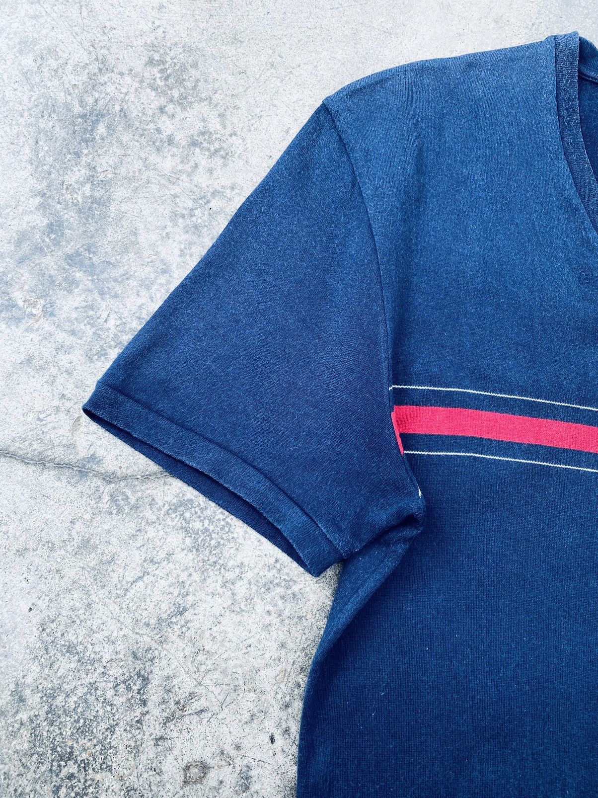 Gucci Vintage Gucci V-Neck Faded Tees Size US S / EU 44-46 / 1 - 4 Thumbnail