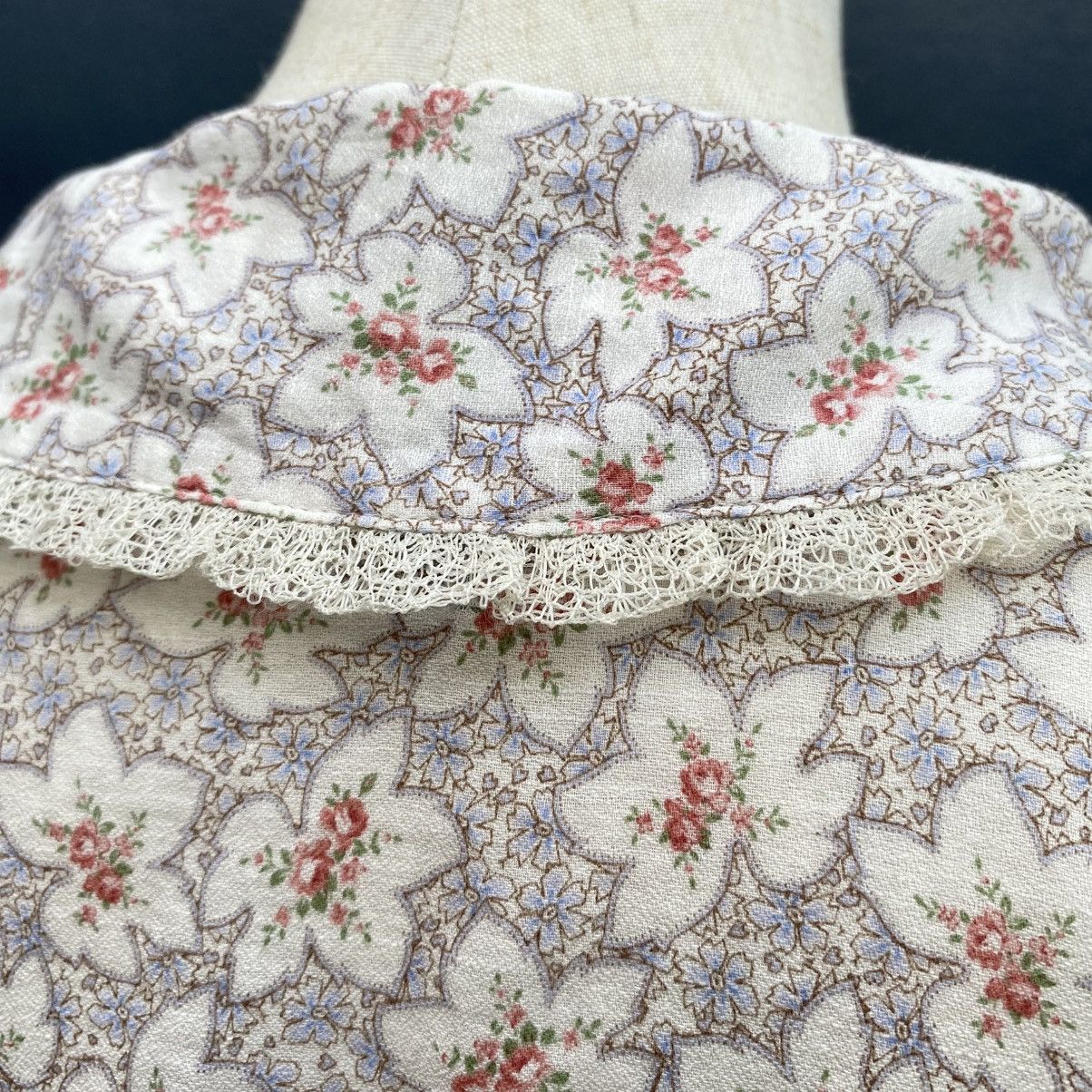 Frapbois FRAPBOIS Cream Floral Peter Pan Blouse Size M / US 6-8 / IT 42-44 - 16 Thumbnail