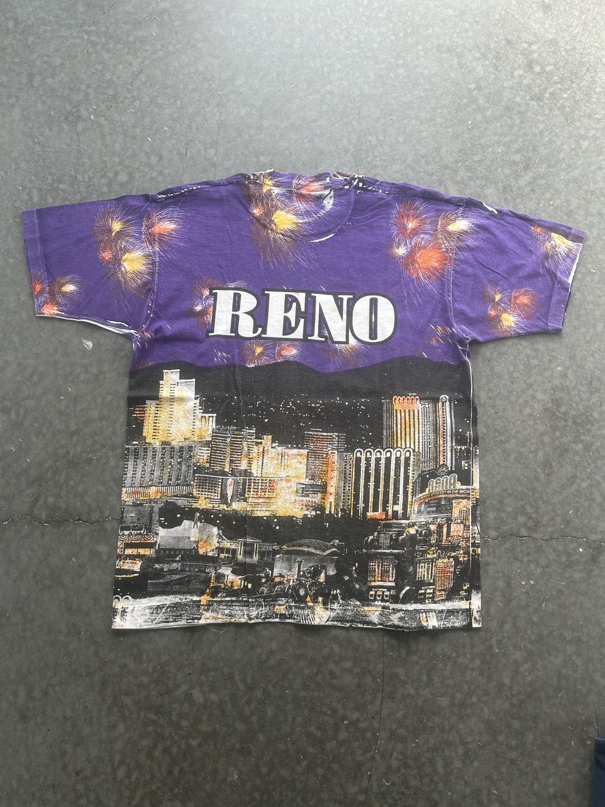 Fruit Of The Loom × Vintage Crazy Vintage 90s Reno Nevada AOP Graphic Tee Size US XL / EU 56 / 4 - 5 Thumbnail