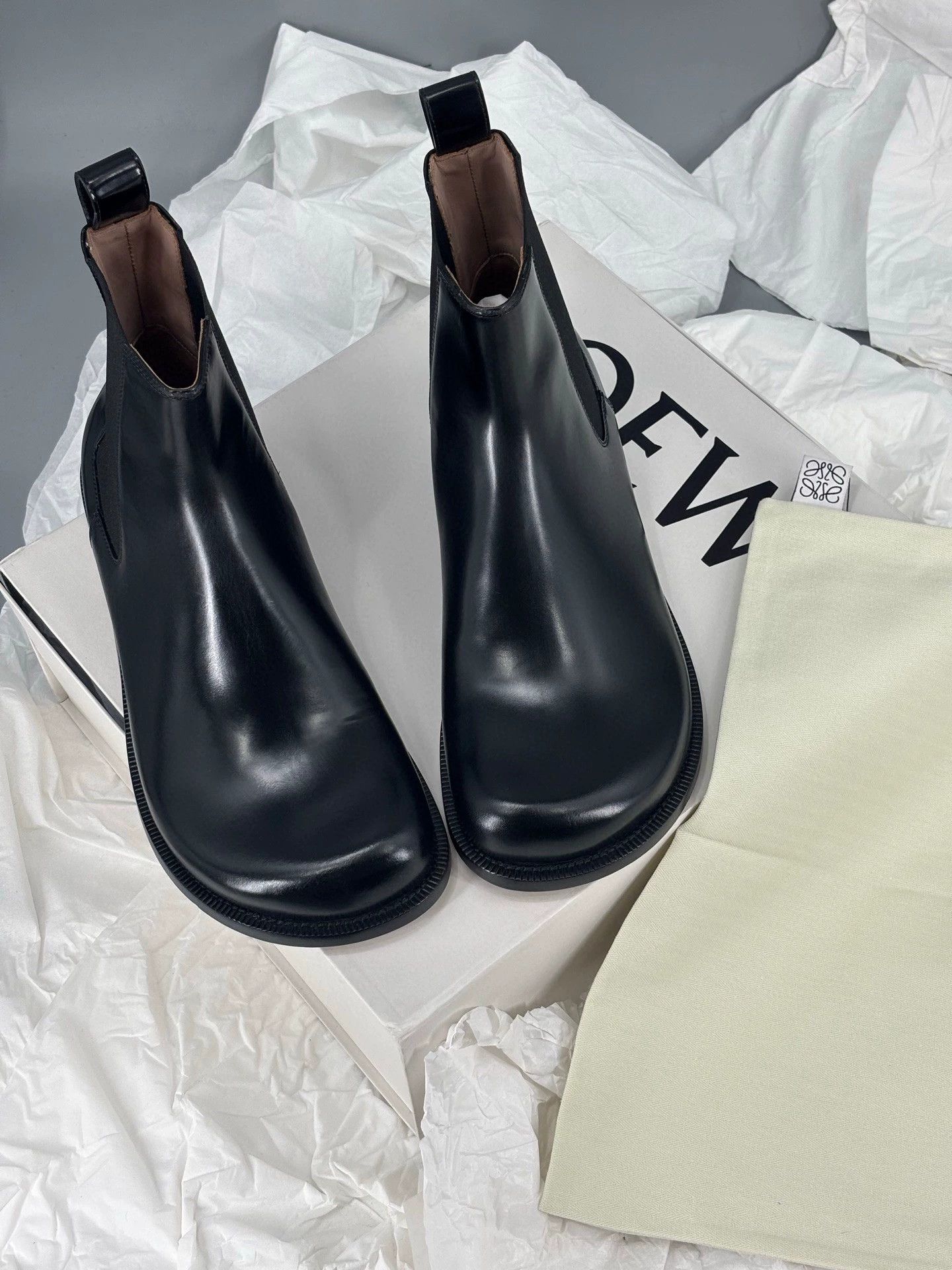 Loewe LOEWE Black Chelsea Boots for Men Size US 7 / EU 40 - 1 Thumbnail