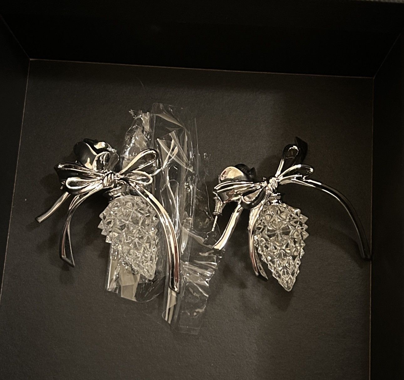 Shushu/Tong SHUSHU/TONG Silver Bow Rose Vase Single Earring x 2 Size ONE SIZE - 2 Thumbnail