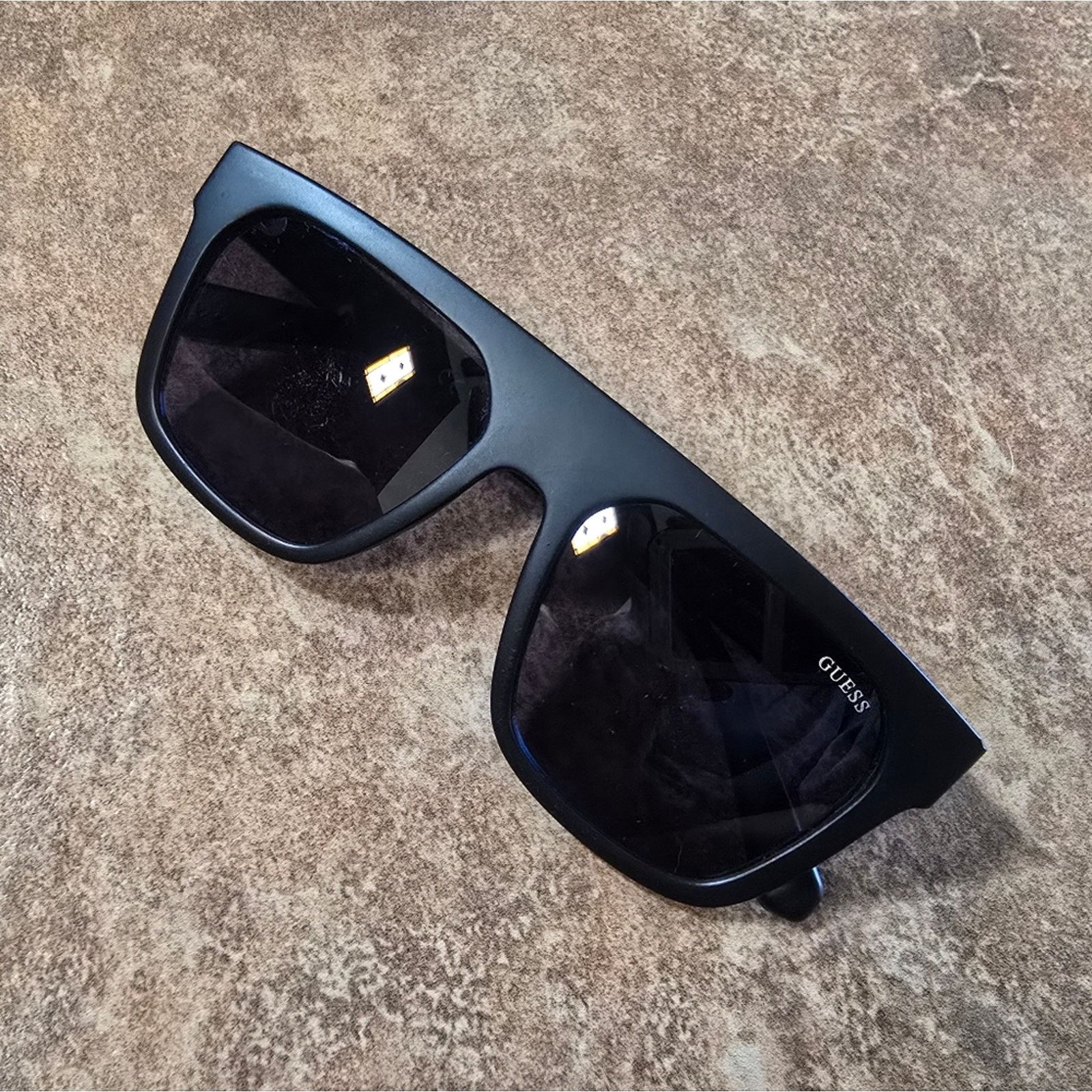 Guess Black Red | GUESS | Squared Sunglasses w/Cover Size ONE SIZE - 5 Thumbnail