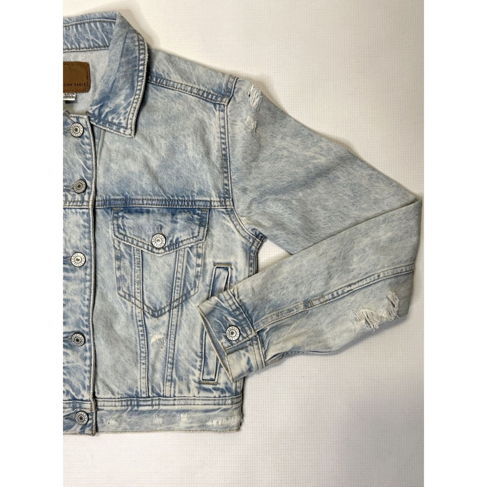 American Eagle Outfitters AEO American Eagle Light Blue Denim Jacket Cropped Distressed Button-Down Short Sleeve Classic Fit Size Small Womens Jacket Size 28" / US 6 / IT 42 - 4 Thumbnail