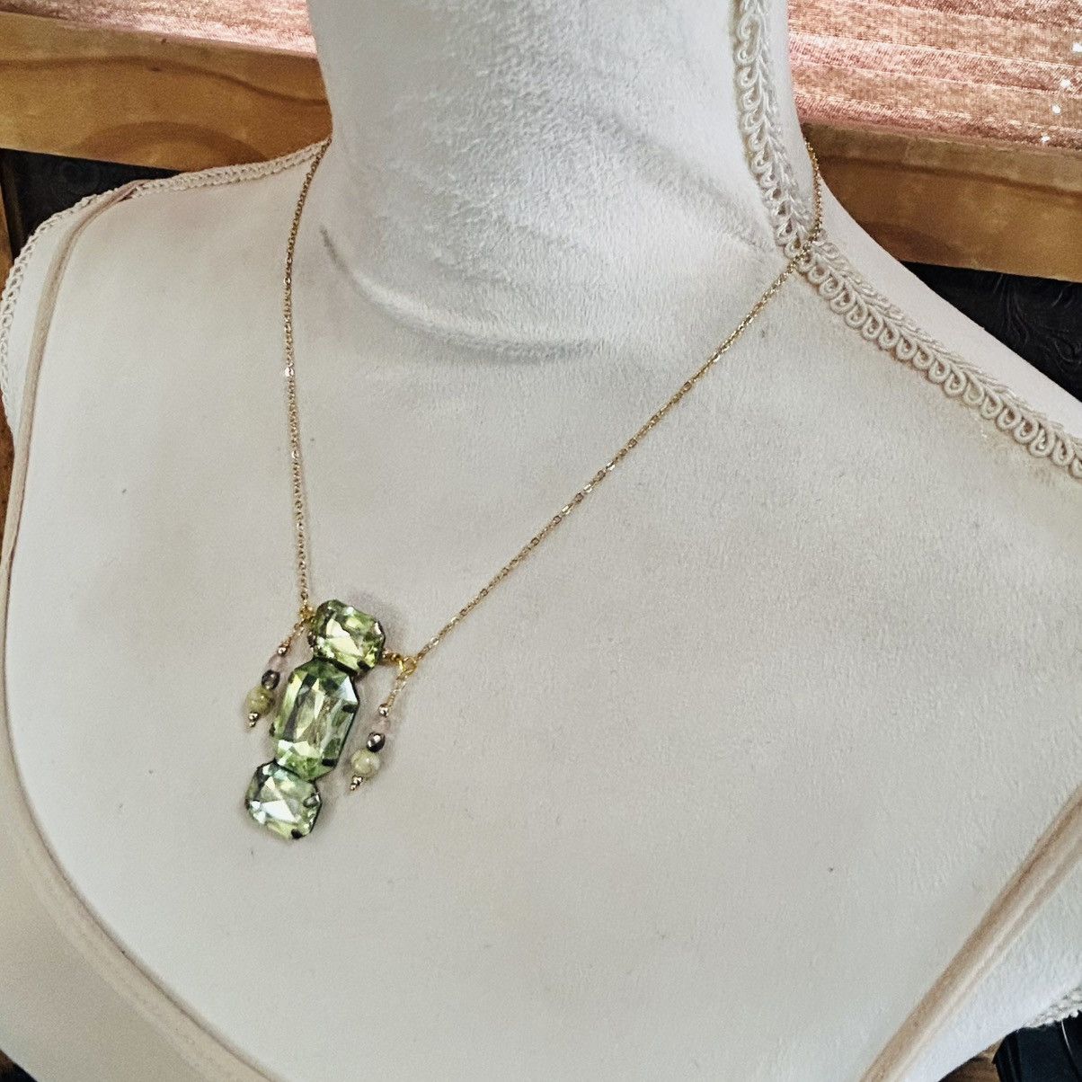 Handmade Handcrafted elegant salvaged vintage green glass necklace Size ONE SIZE - 3 Thumbnail