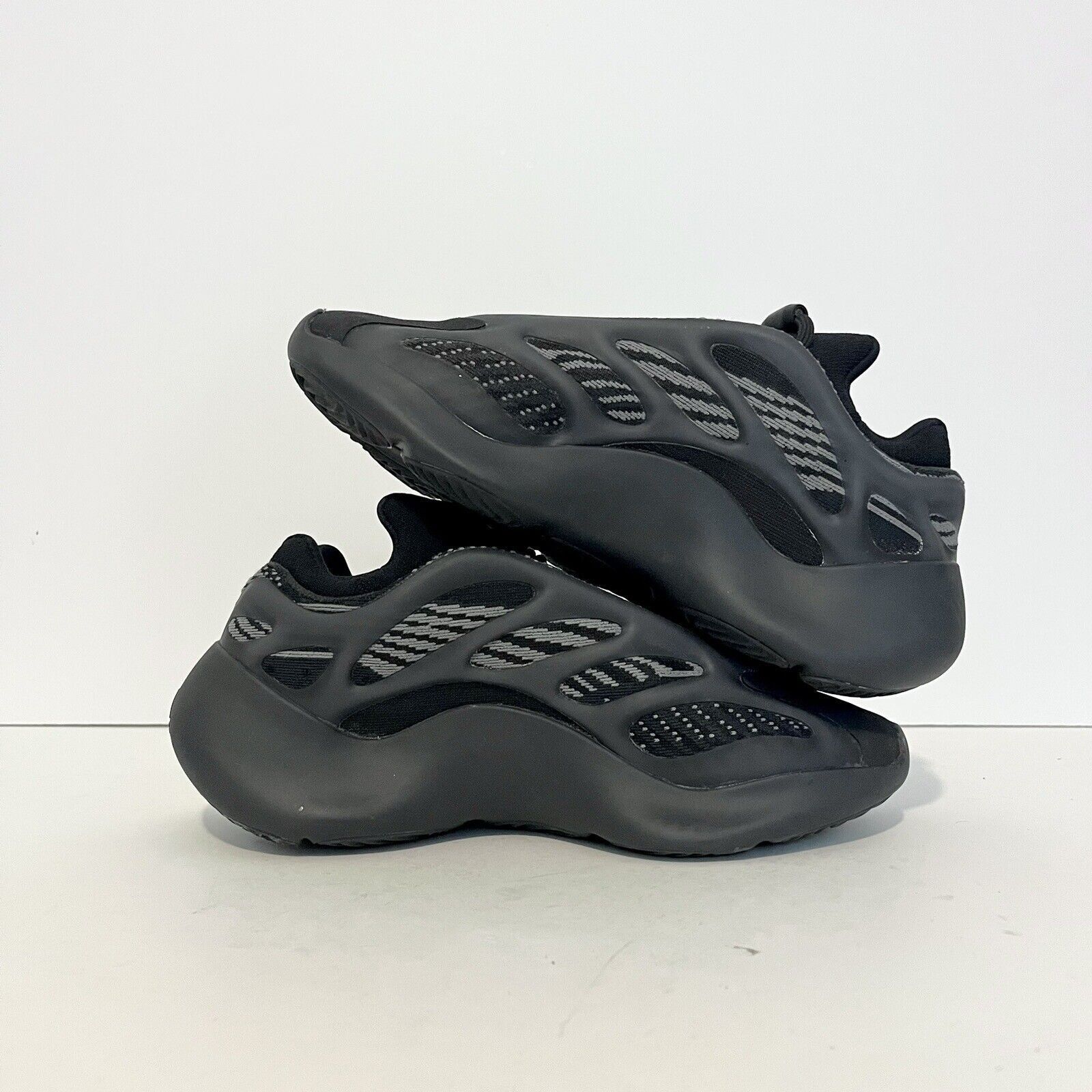 Adidas 2021 Adidas Yeezy 700 V3 Dark Glow GX6144 VNDS Sz 5 Boys 5Y Size US 6.5 / IT 36.5 - 7 Thumbnail