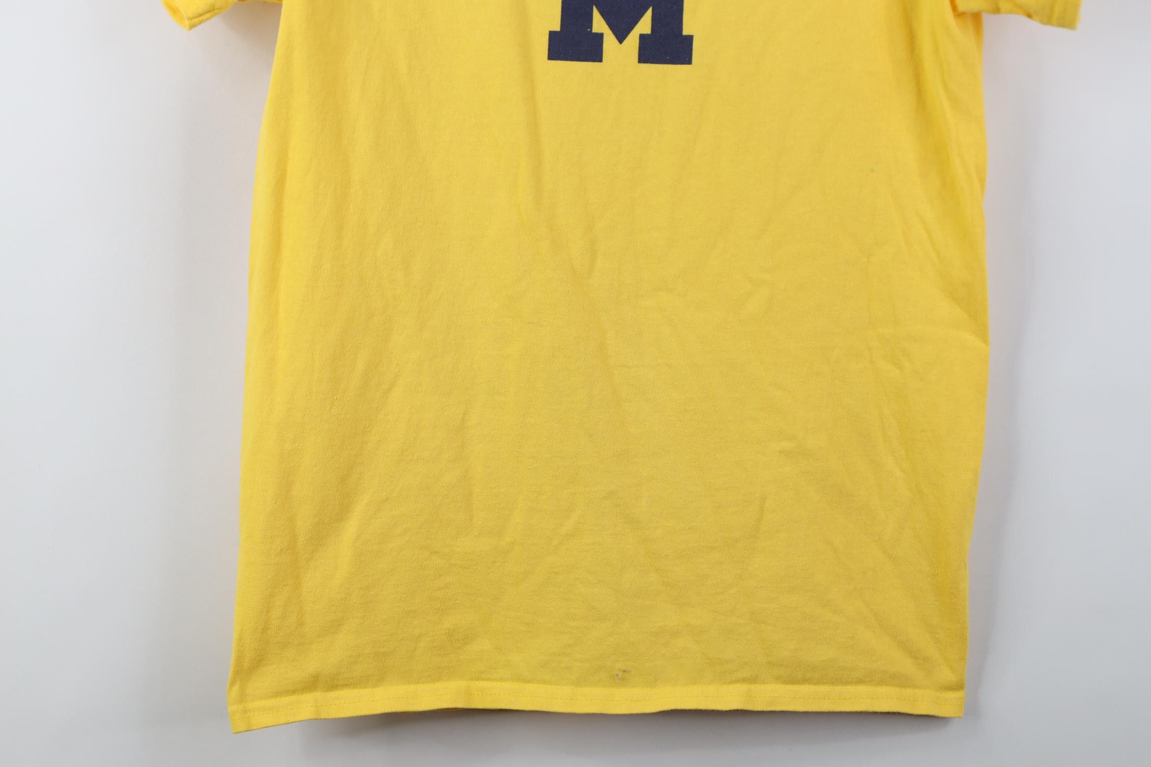 Vintage Y2K University of Michigan Track and Field Camp T-Shirt Size M / US 6-8 / IT 42-44 - 3 Thumbnail