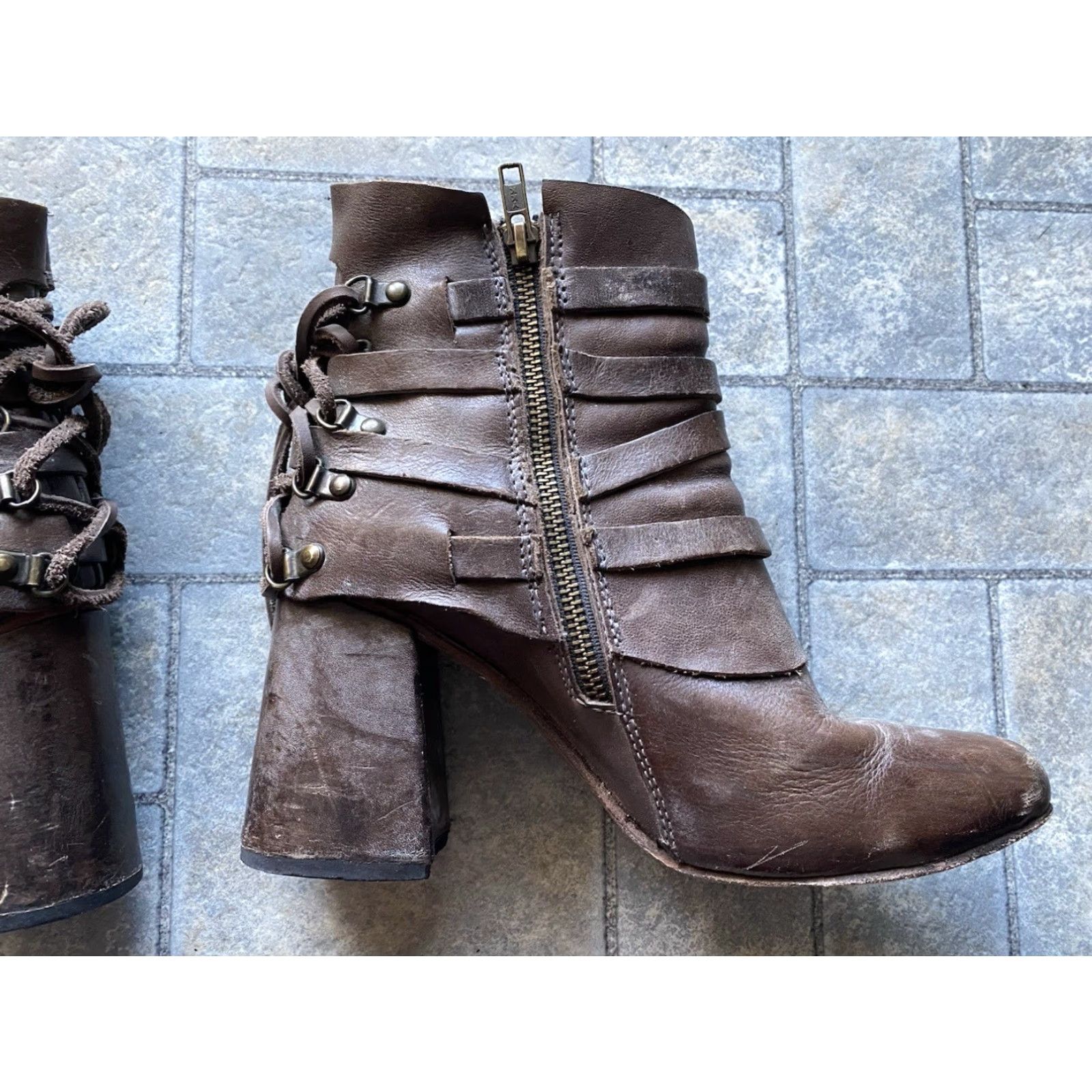 FREEBIRD Freebird Boots Women’s Size 9 Leather Brown Flaws Wear Boots Women Brown Leather 9 Flaws Vintage? Size US 9 / IT 39 - 6 Thumbnail