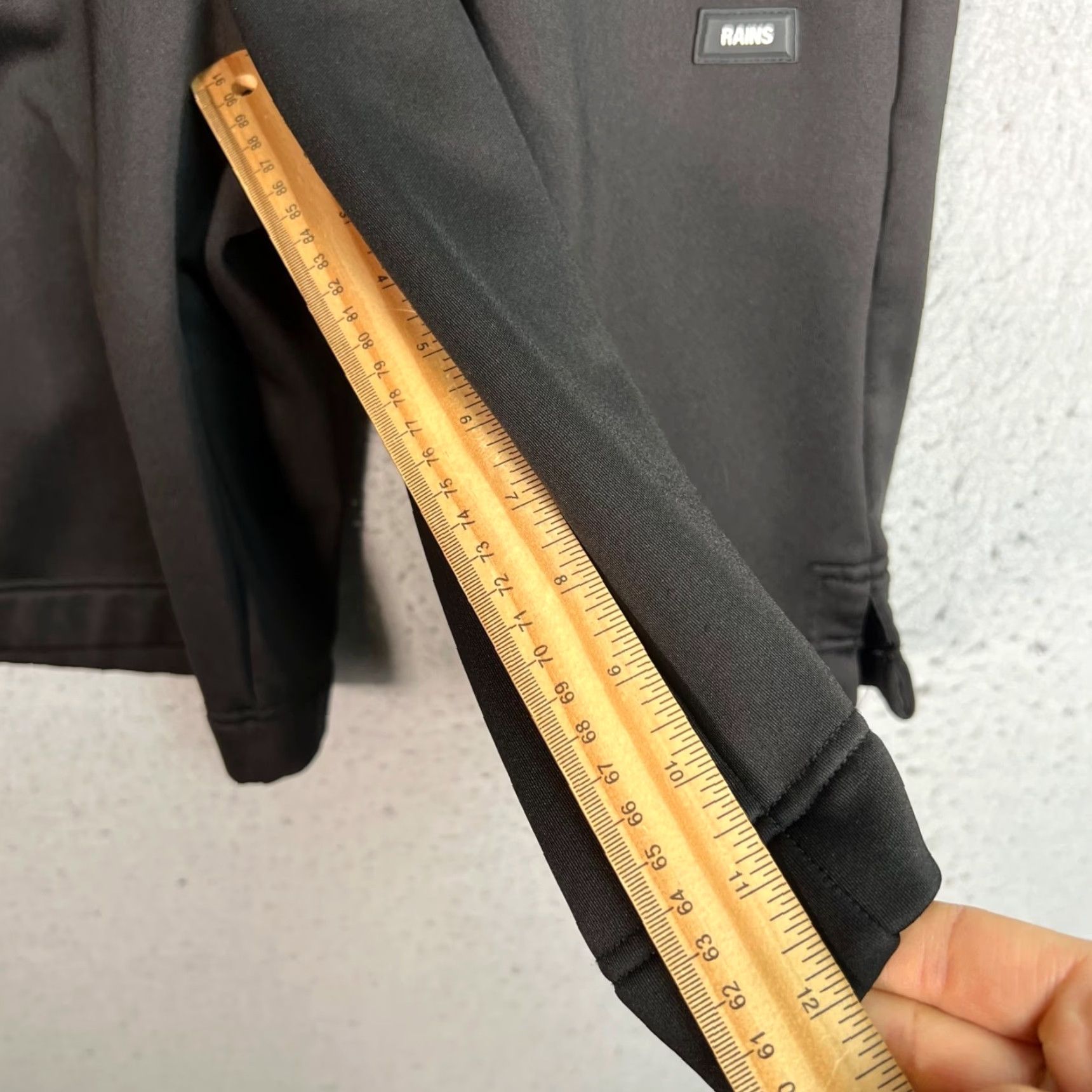 Rains Rains Mens Large Black Sweatshorts Drawstring Elastic Waist Polyester Spandex Athletic Slim Front Flat Inseam 12 in 33 in Size ONE SIZE - 7 Thumbnail