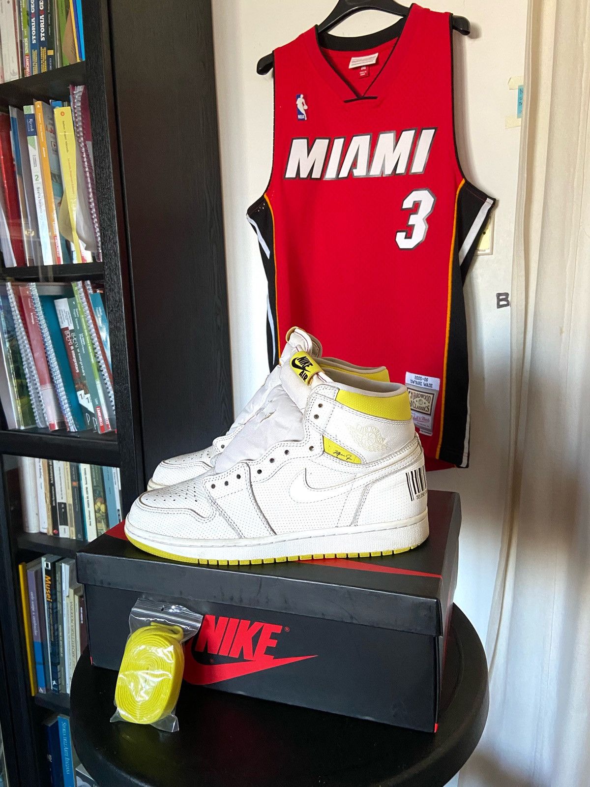 Jordan Brand Jordan 1 High First Class Flight Size US 8.5 / EU 41-42 - 3 Thumbnail