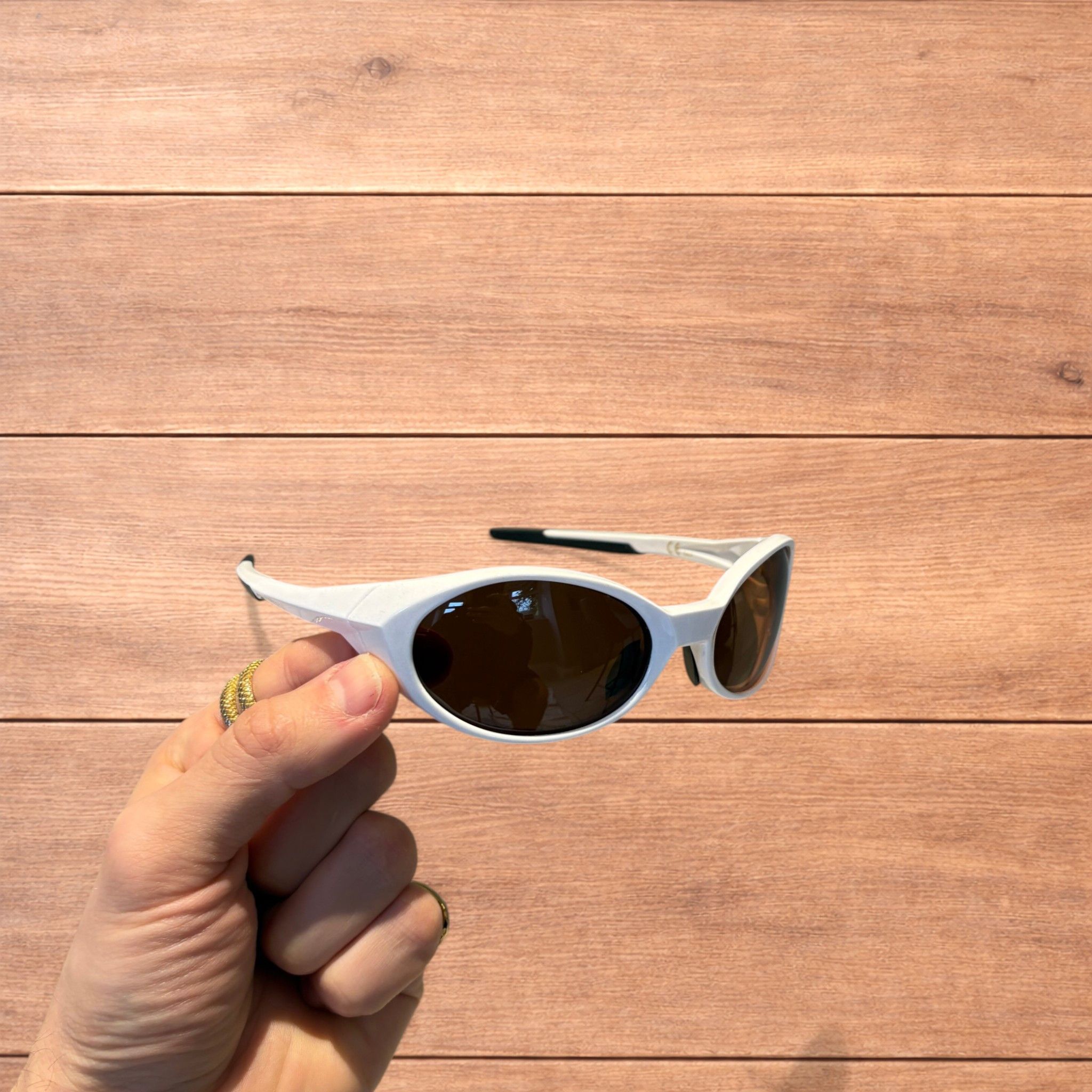 Japanese Brand Mirrored polarised sunglasses in white with brown lens. Size ONE SIZE - 1 Thumbnail
