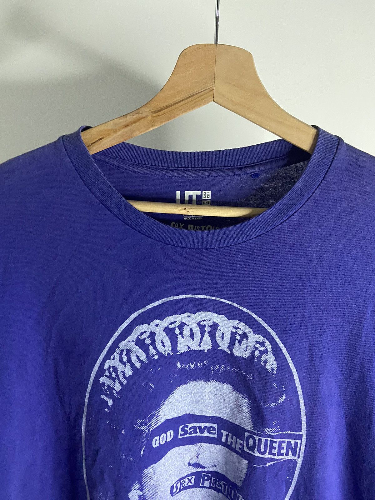 Band Tees × Uniqlo Uniqlo x Sex Pistol 😊❤️ Size US M / EU 48-50 / 2 - 4 Thumbnail