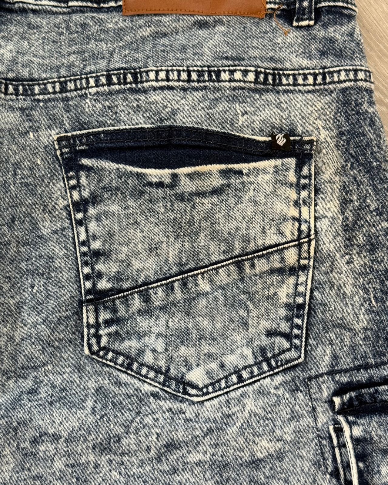 Rocawear Vintage Rocawear Acid Wash Denim Cargo Shorts - Size 41 Size US 41 - 4 Thumbnail