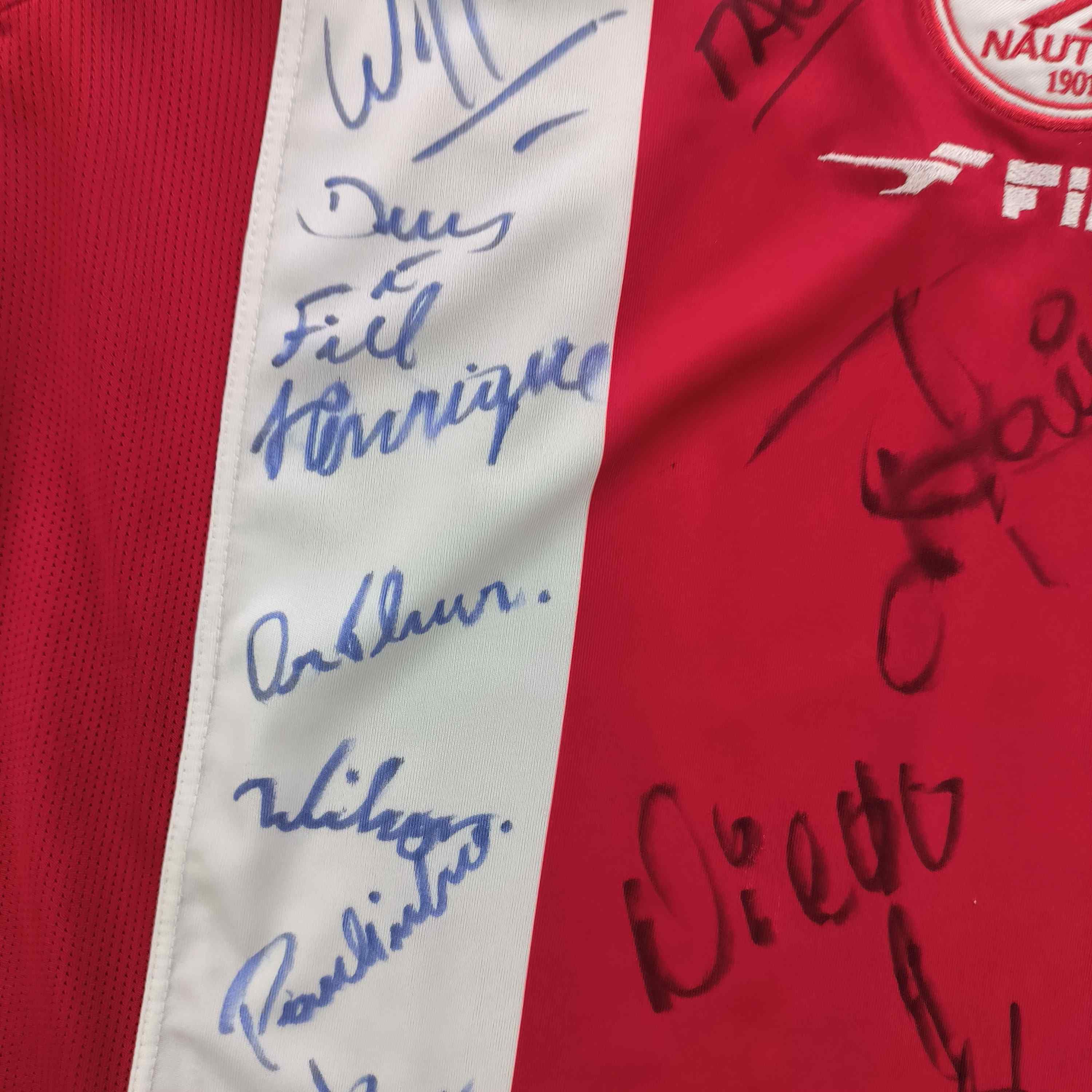 Other SIGNED Clube Náutico Capibaribe 04-05 Finta football jersey Size US L / EU 52-54 / 3 - 7 Thumbnail