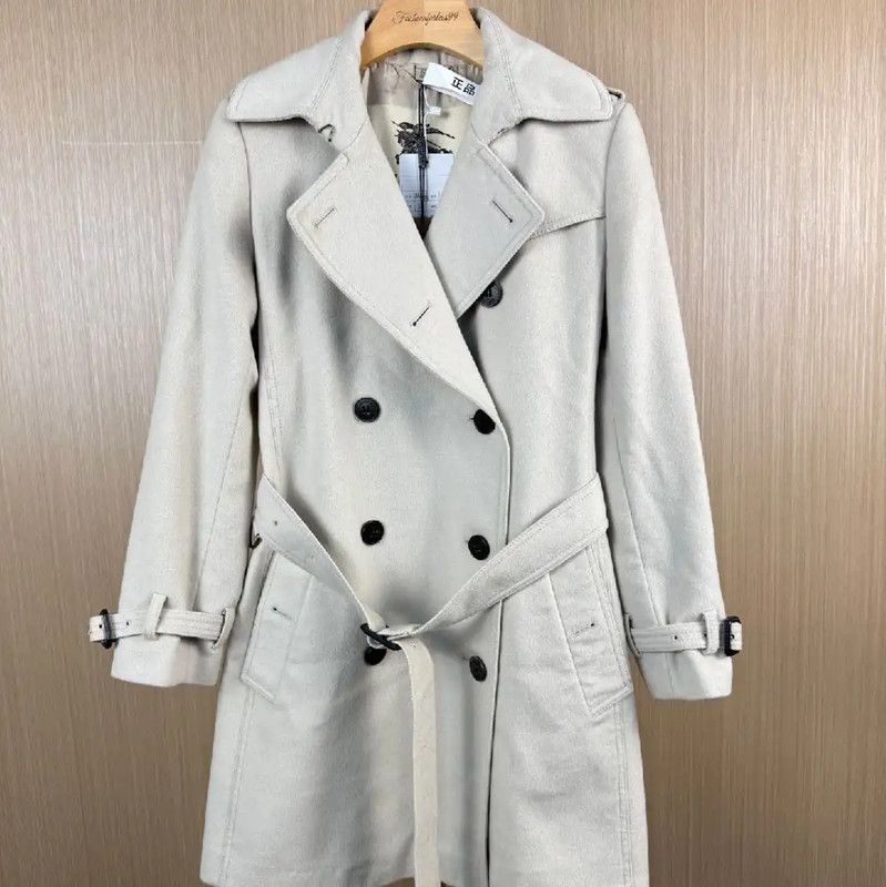 Burberry Burberry M Size Light Gray Women's Coat Size M / US 6-8 / IT 42-44 - 1 Thumbnail