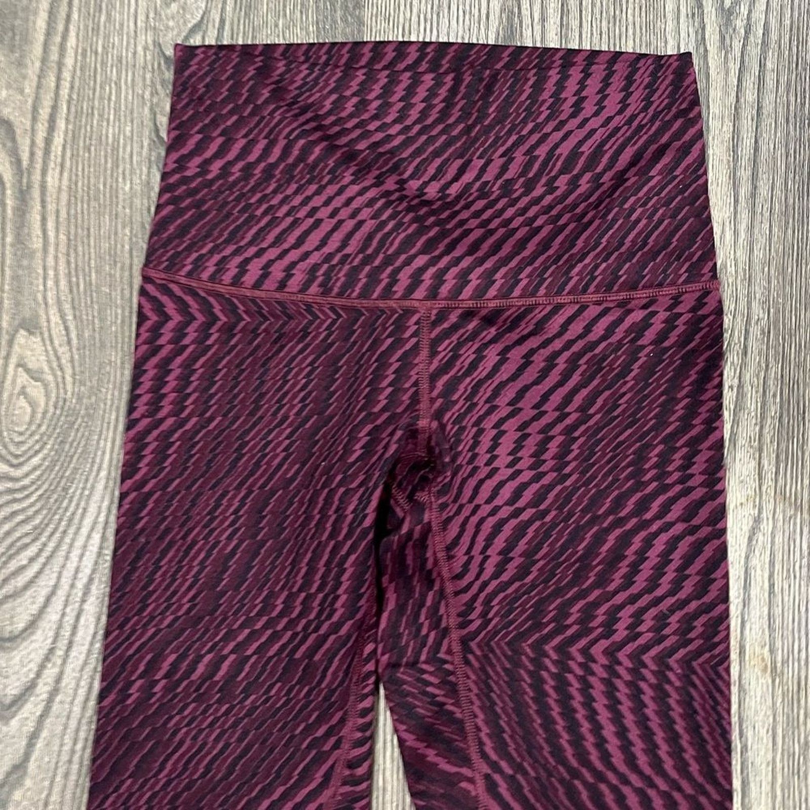 Lululemon Lululemon Capris Leggings Hi-Rise Athletic Black Purple Sz 6 Size 28" / US 6 / IT 42 - 3 Thumbnail