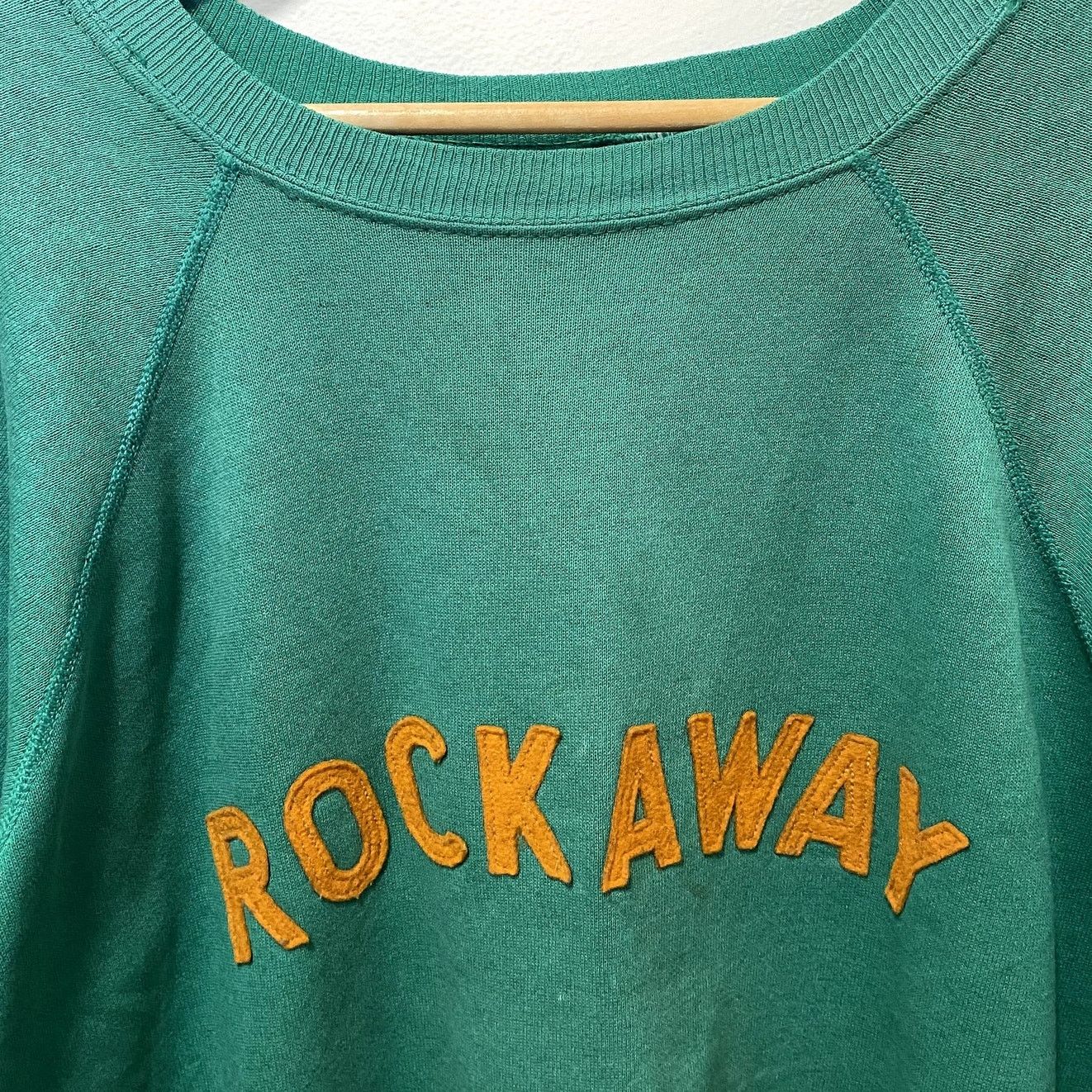 Vintage Vintage Rockaway Beach Felt Letter Surf Crewneck Sweatshirt Size US L / EU 52-54 / 3 - 2 Thumbnail
