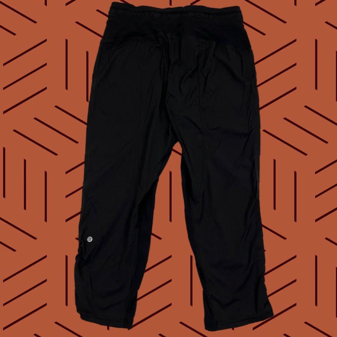 Lululemon Lululemon Dance Studio Cropped Pants Womens 8 Black 24" Inseam Mid Rise Athleisure Slimming Pockets Easy Care Breathable Relaxed Size 30" / US 8 / IT 44 - 1 Thumbnail