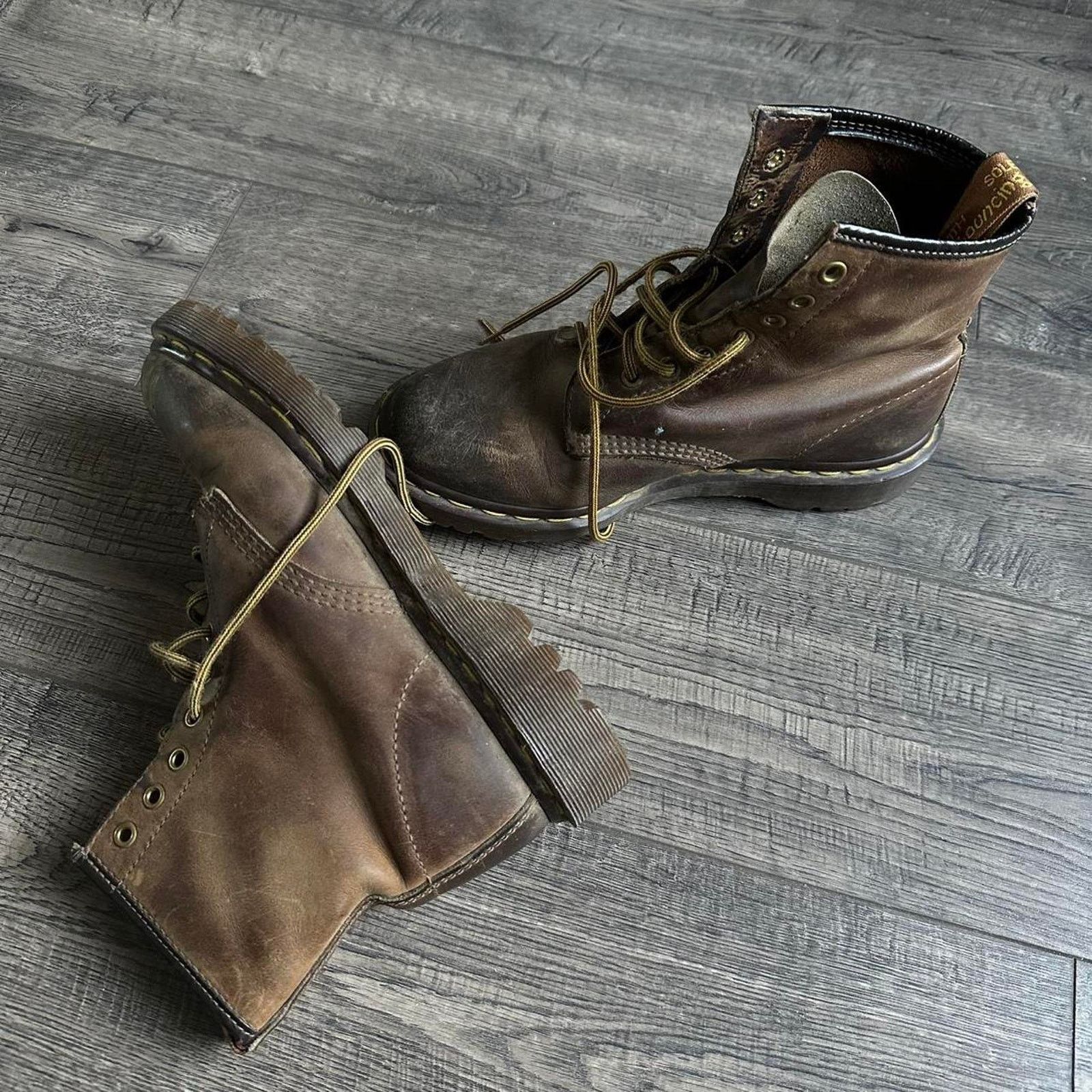 Dr. Martens × Vintage Vintage Dr Doc Martens Made In England Brown Leather Boots Size US 6 / EU 39 - 4 Thumbnail