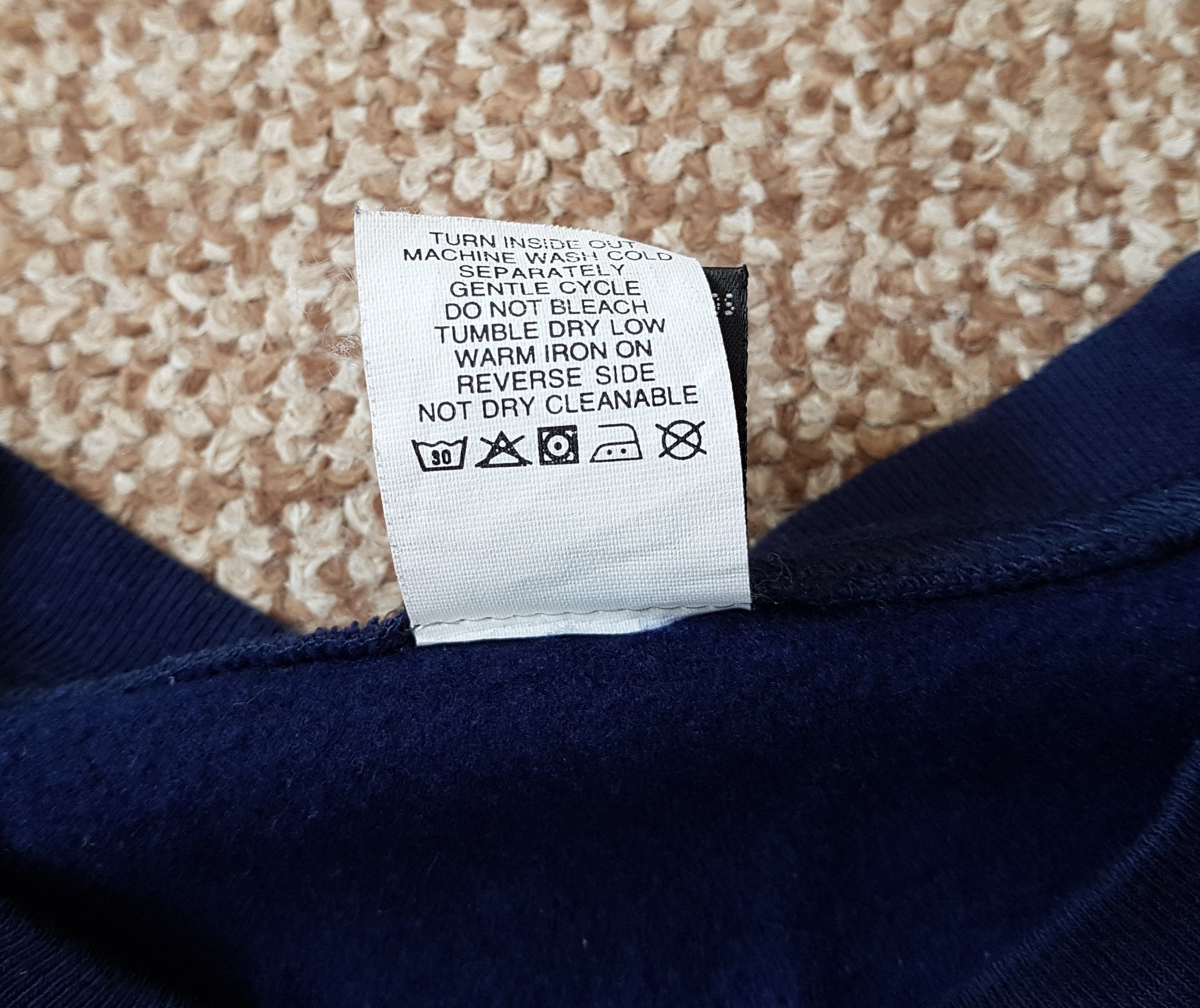 Warner Bros Vintage 1998 Bugs Bunny Warner Bros Sweatshirt made in USA Size US XL / EU 56 / 4 - 11 Thumbnail