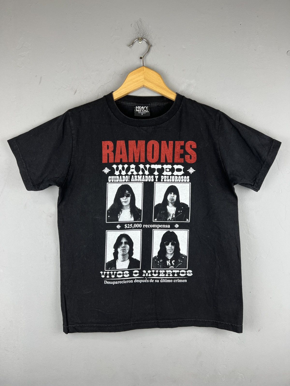 Band Tees Vintage Y2K Ramones Wanted Vivos O Muertos T-Shirt Size US S / EU 44-46 / 1 - 1 Thumbnail