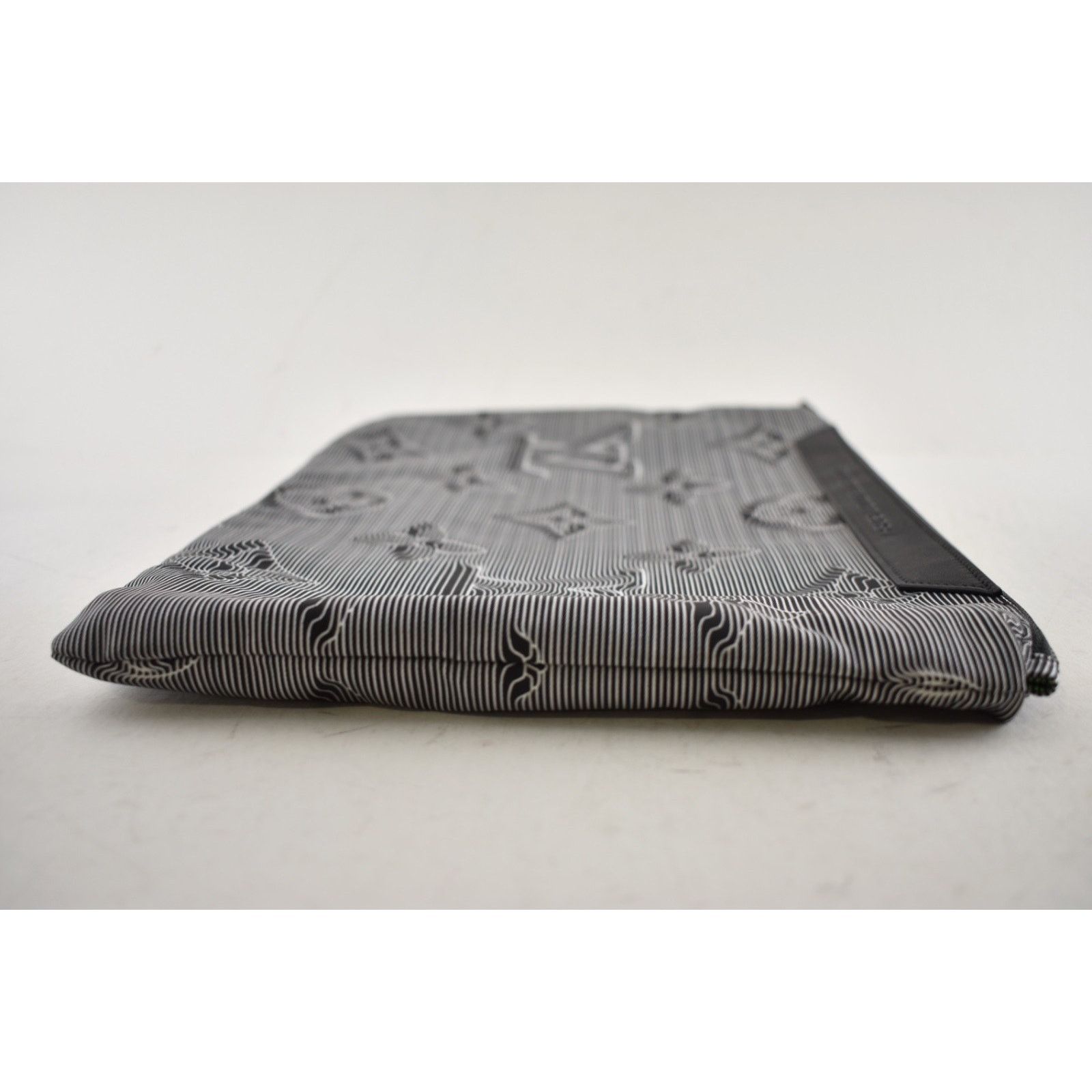 Louis Vuitton Reversible Monogram 3D Nylon LV Pouch Virgil Clutch Bag Size ONE SIZE - 9 Thumbnail