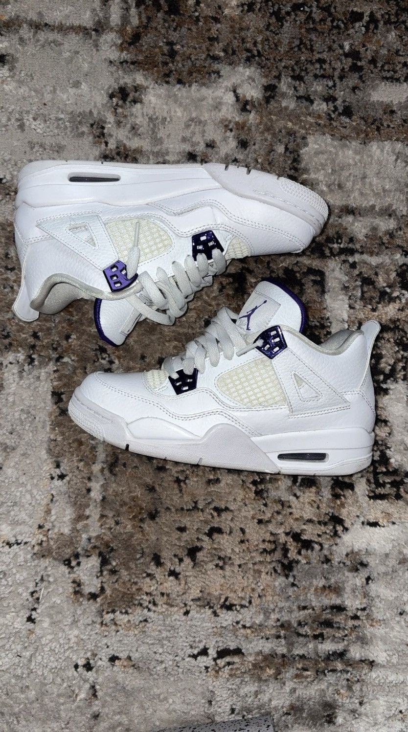 Jordan Brand AIR JORDAN METALLIC 4 RETRO (GS) Size US 5.5 / EU 38 - 1 Thumbnail