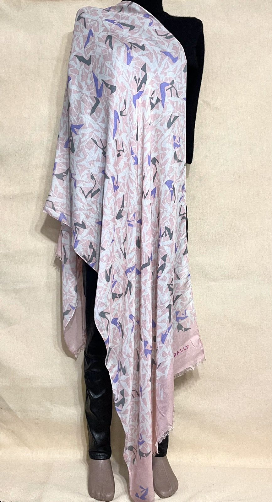 Bally Bally heels viscose pink shawl scarf Size ONE SIZE - 1 Thumbnail
