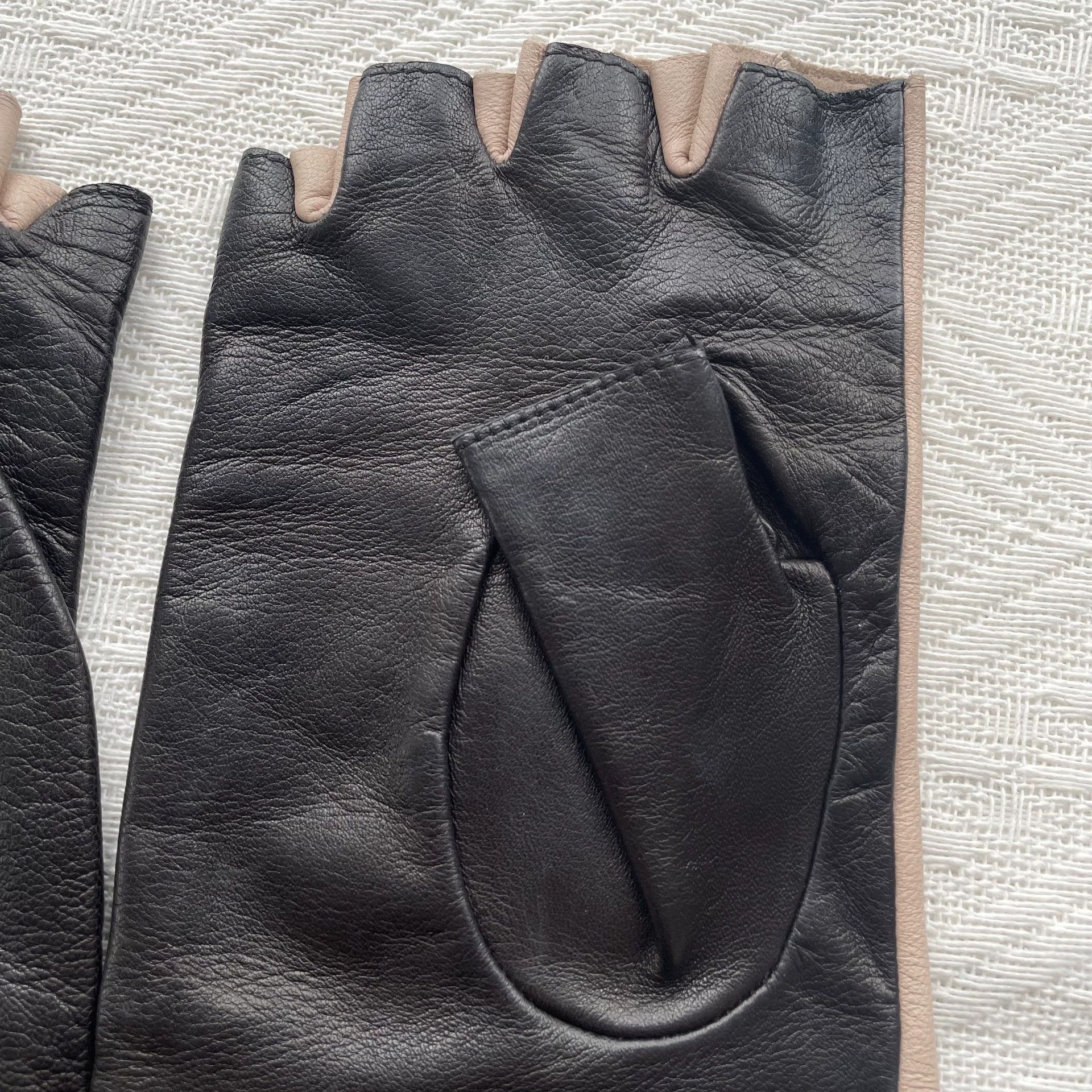 Chanel CHANEL Women's Fingerless Golf Glove 98 New B&W 8 Size ONE SIZE - 4 Thumbnail