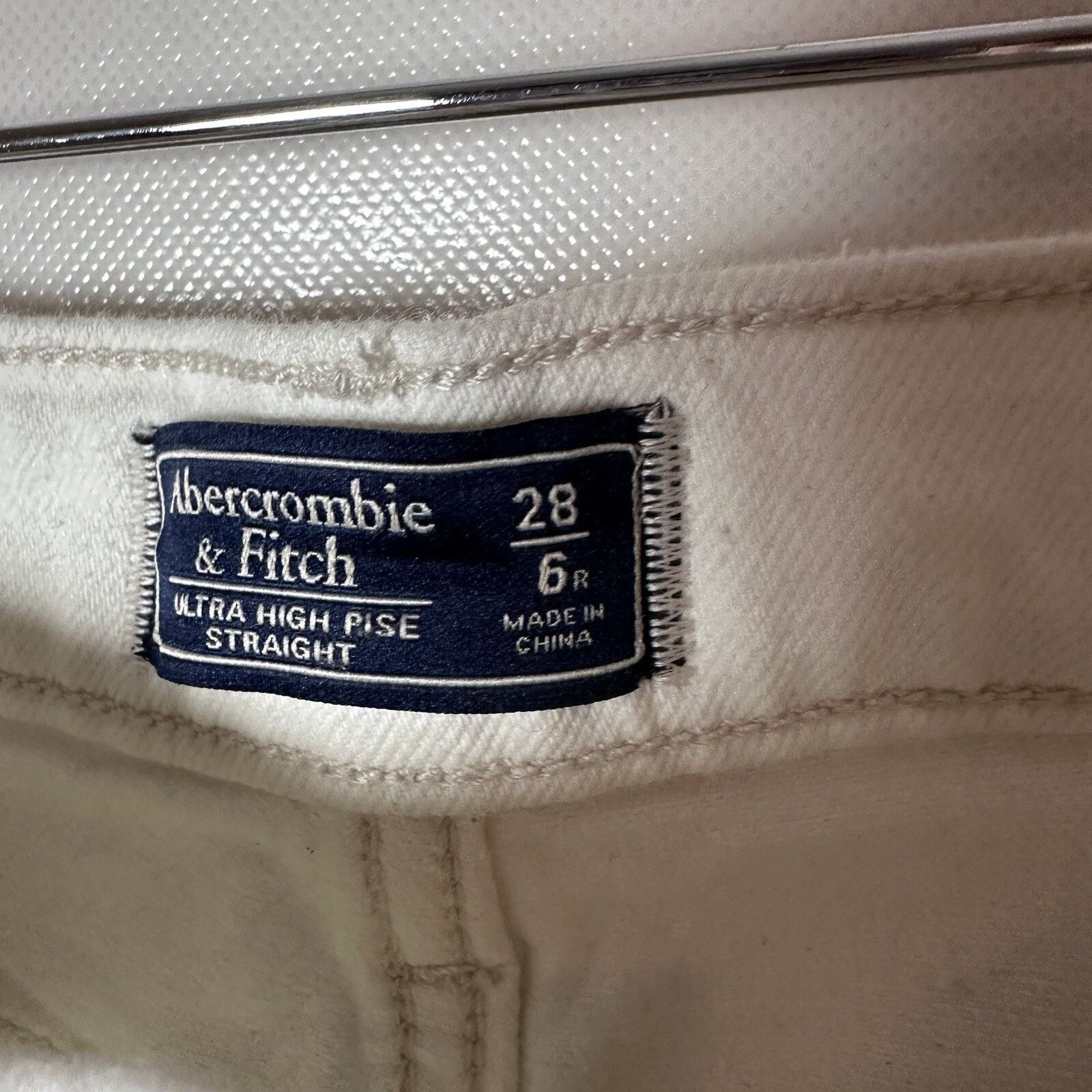 Abercrombie & Fitch Abercrombie Fitch Ultra High Rise Straight Jeans Button Fly Size 28" / US 6 / IT 42 - 3 Thumbnail