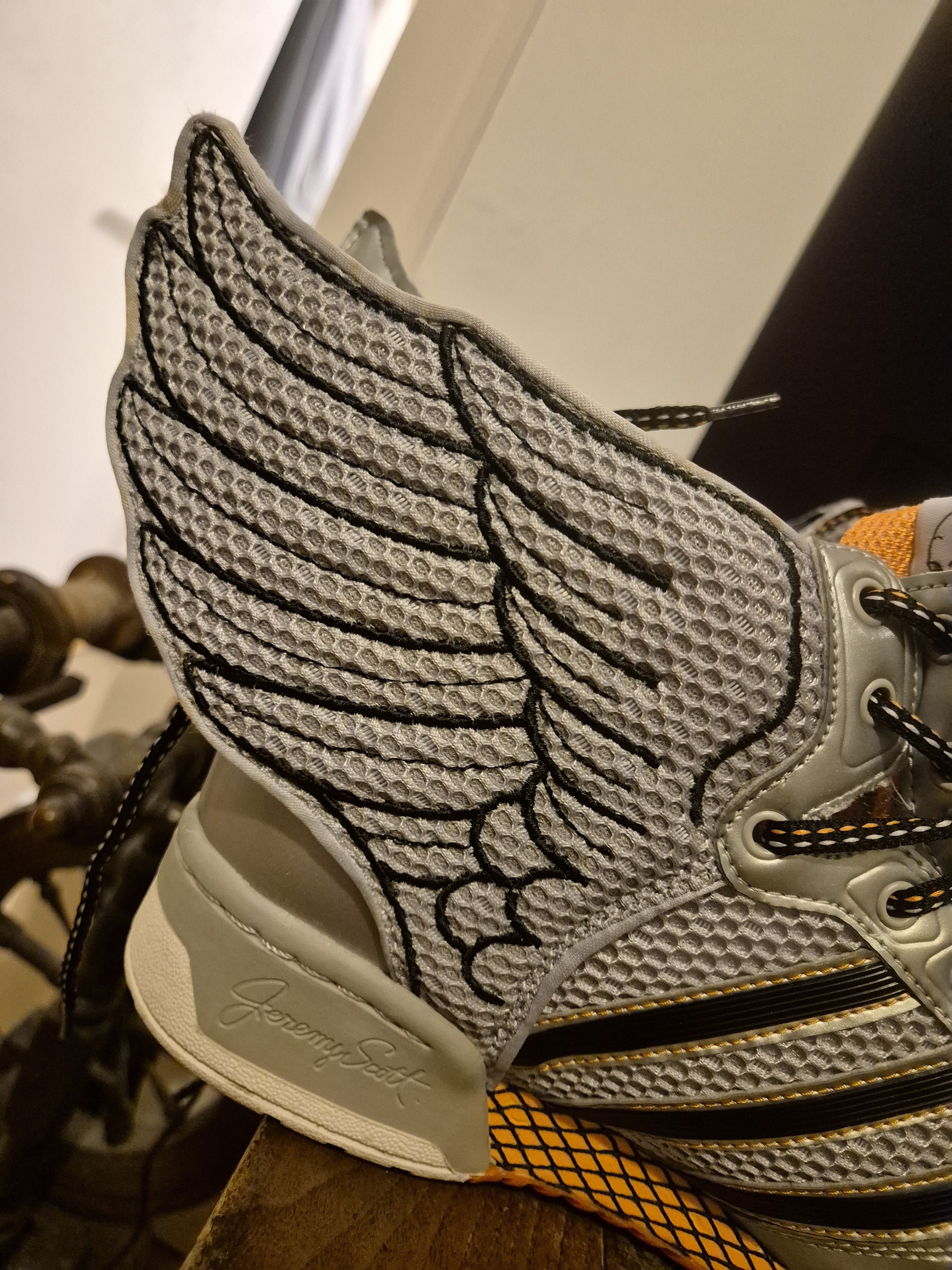 Adidas × Jeremy Scott Jeremy Scott Silver Wings 2.0 Size US 8 / EU 41 - 8 Thumbnail