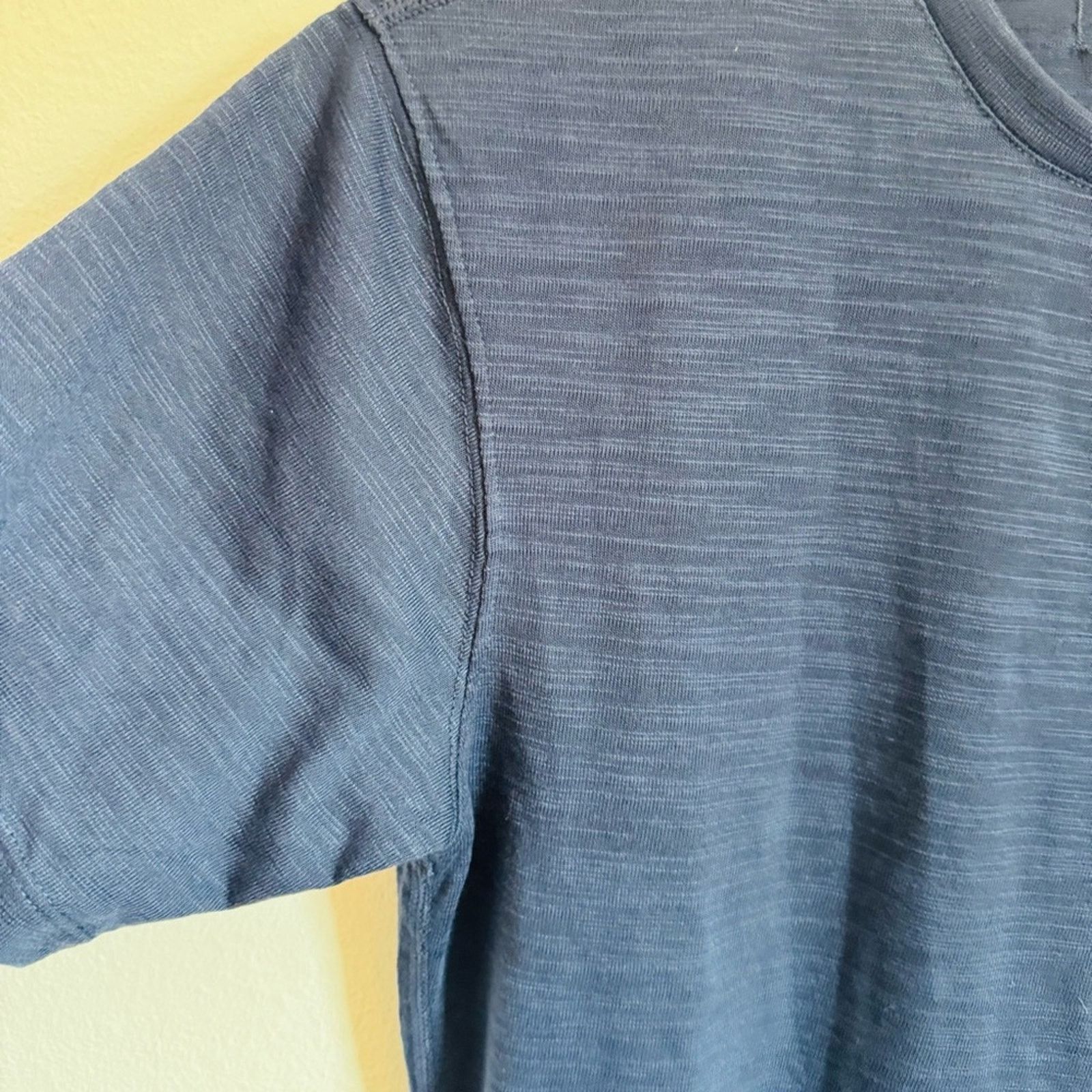 Fabletics MENS FABLETICS Navy Blue Crew Neck Gym Active Tee Shirt Top Size US XS / EU 42 / 0 - 5 Thumbnail